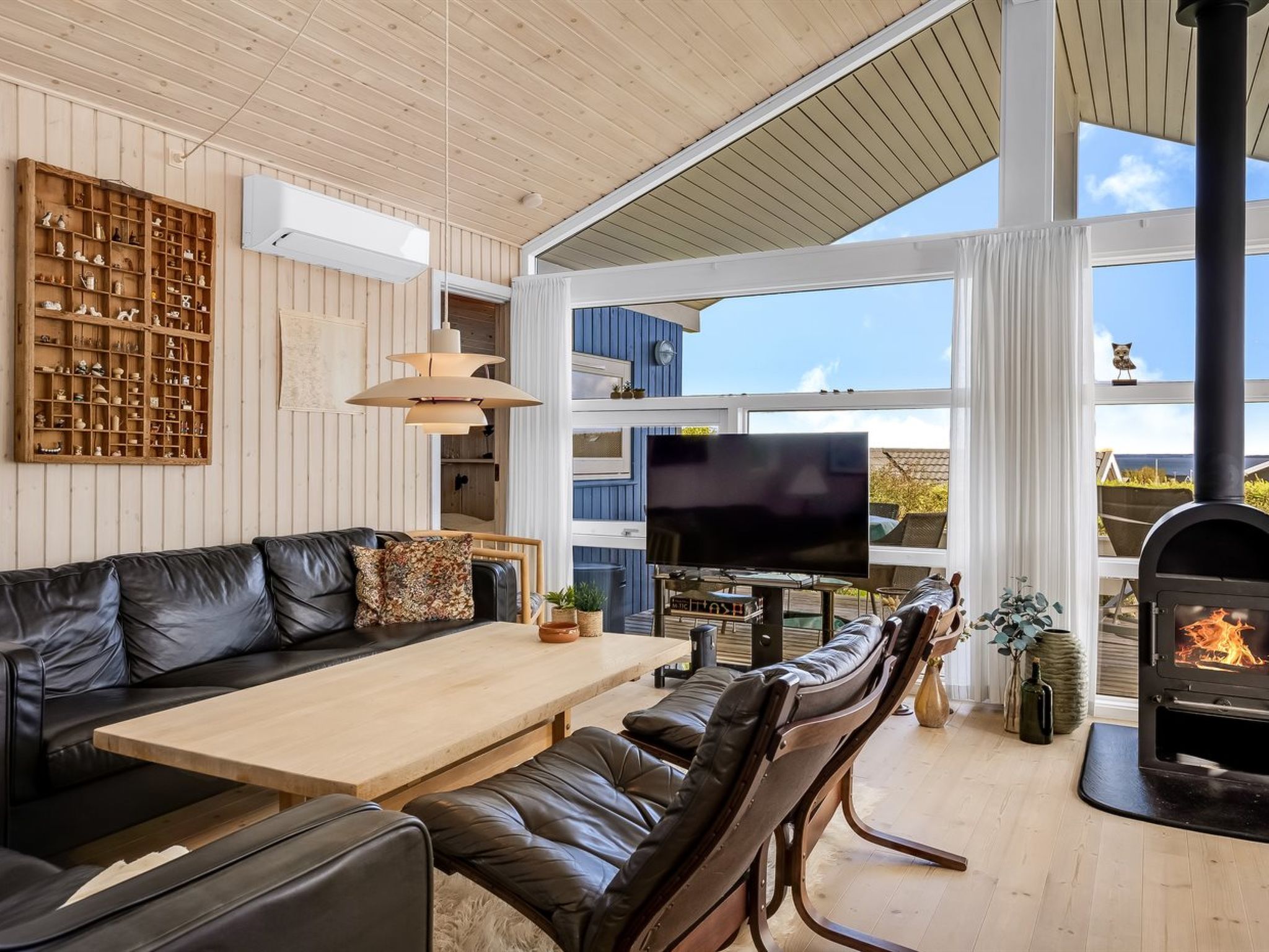 "Tjarven" - 350m from the sea - Binnen