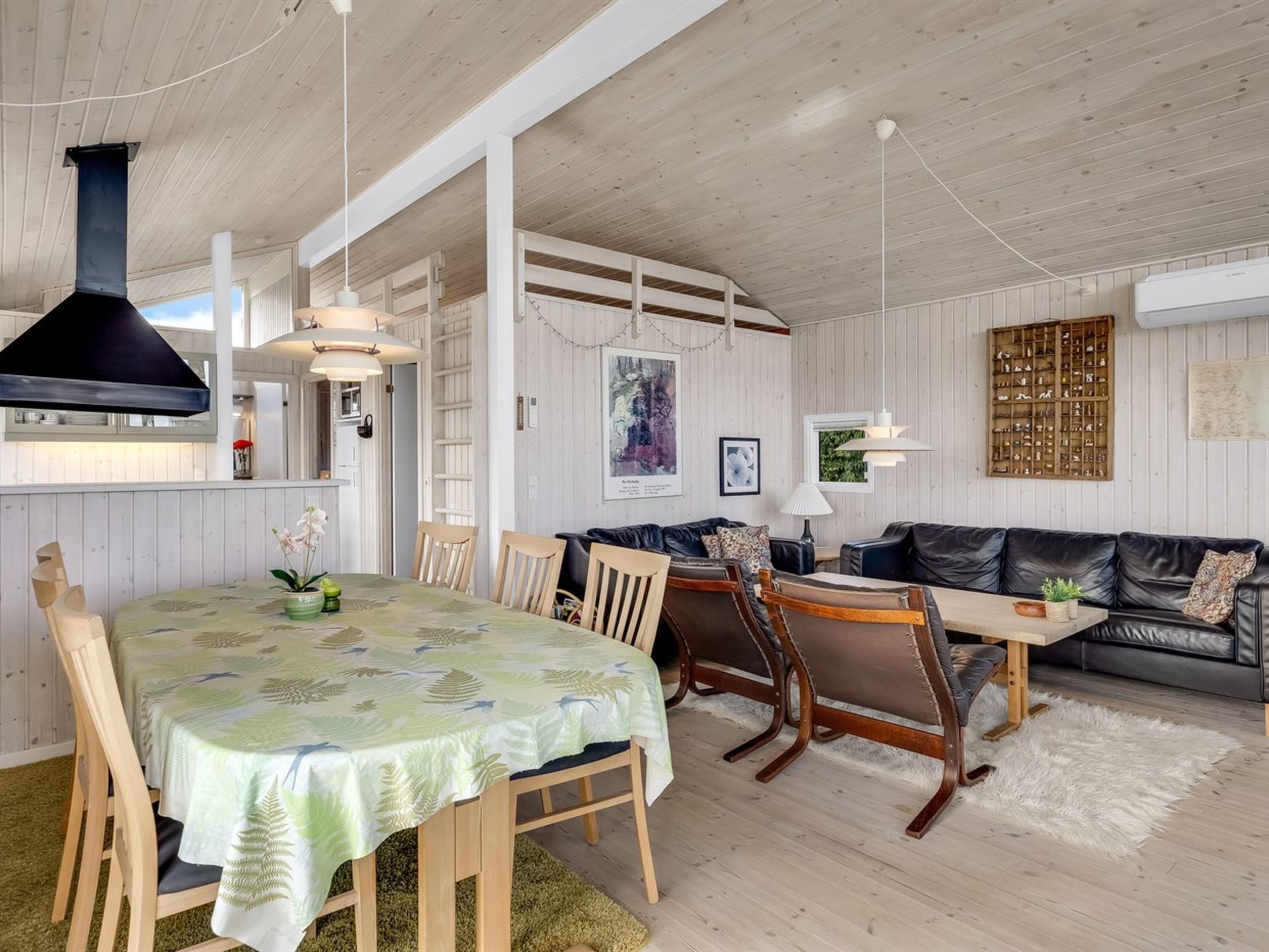 "Tjarven" - 350m from the sea - Binnen