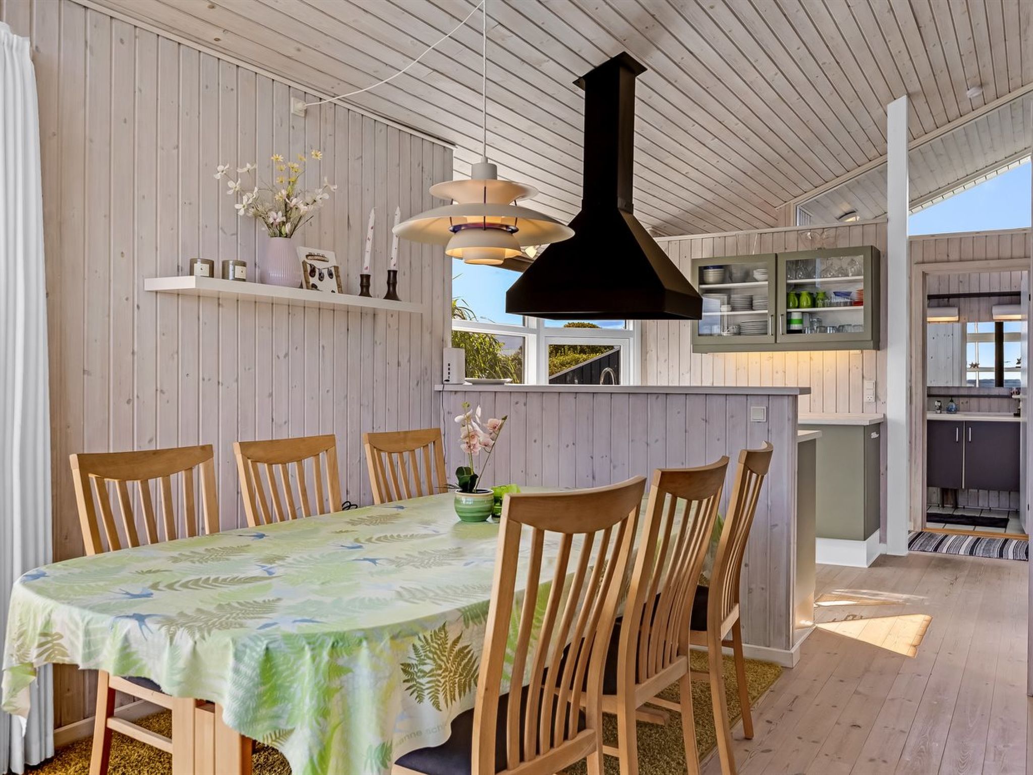 "Tjarven" - 350m from the sea - Binnen