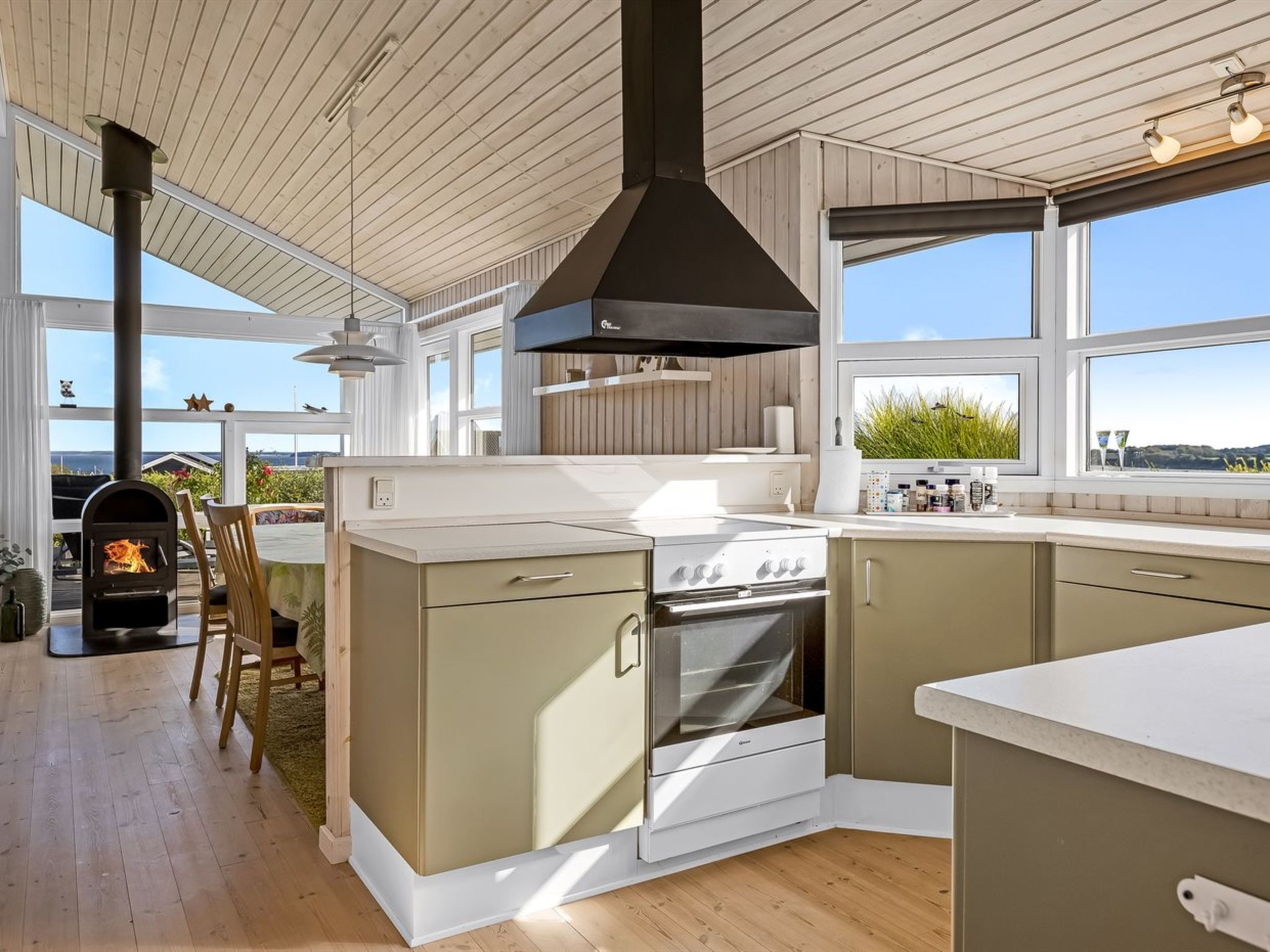 "Tjarven" - 350m from the sea - Binnen