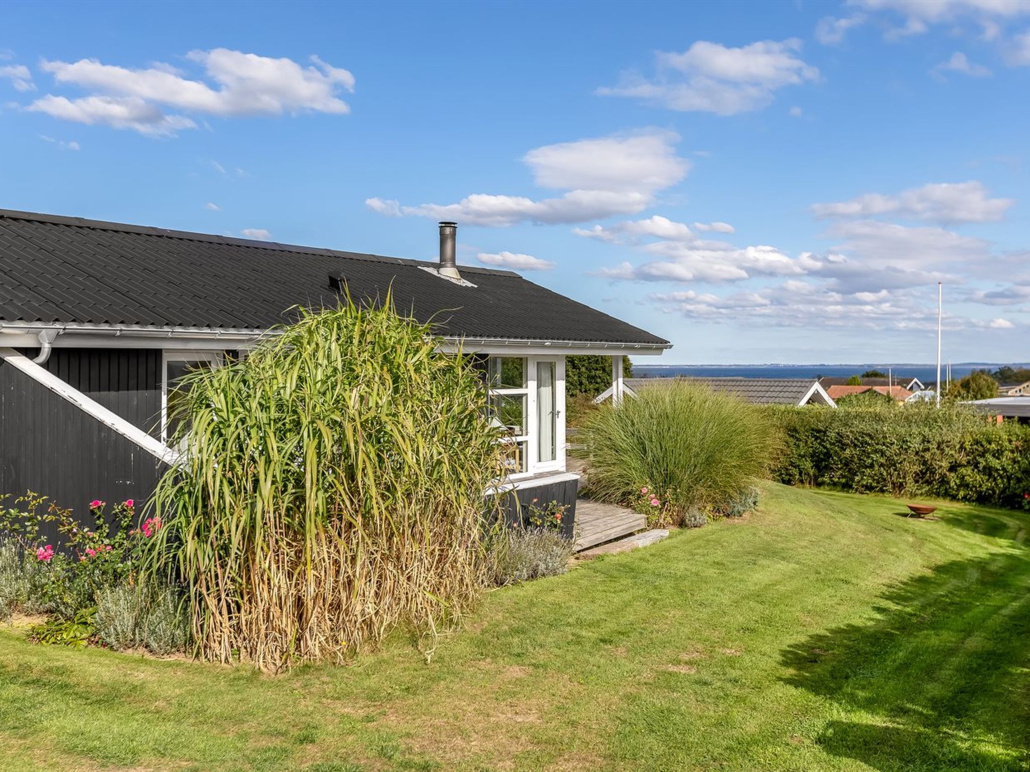 "Tjarven" - 350m from the sea - Buiten