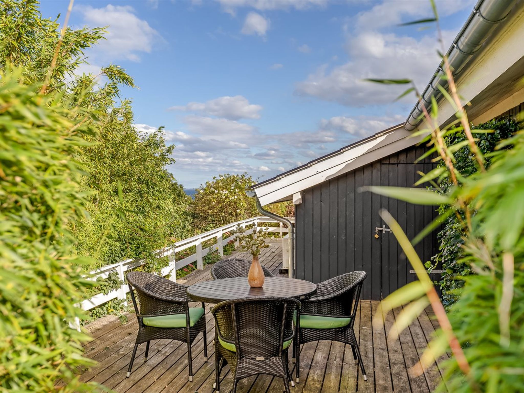 "Tjarven" - 350m from the sea - Buiten