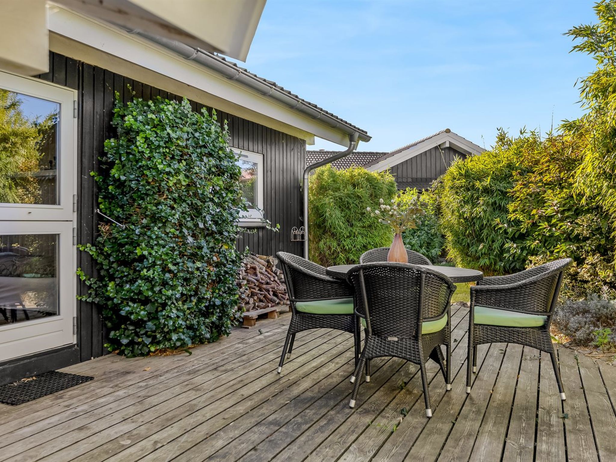 "Tjarven" - 350m from the sea - Buiten