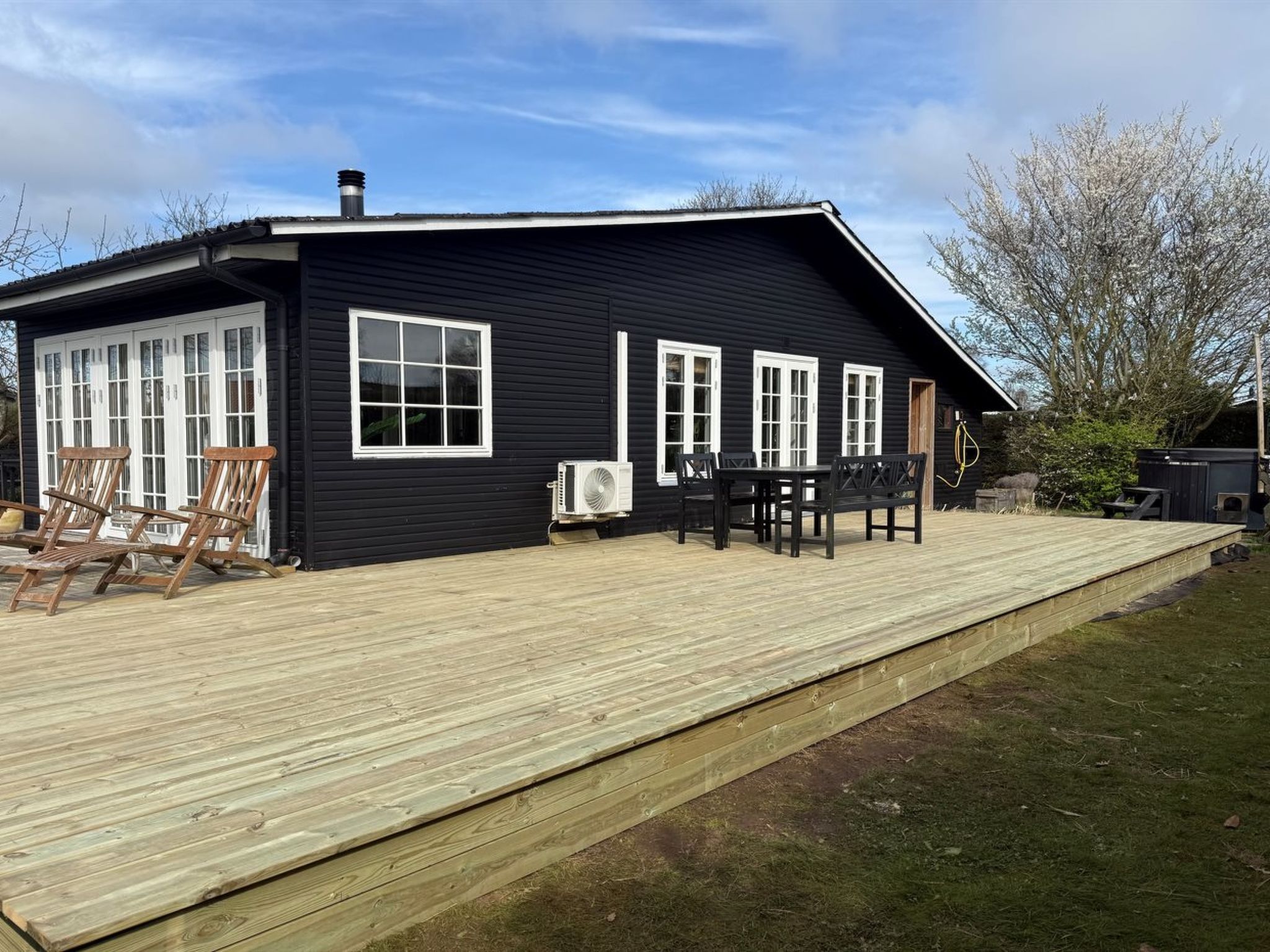 "Yvette" - 350m from the sea