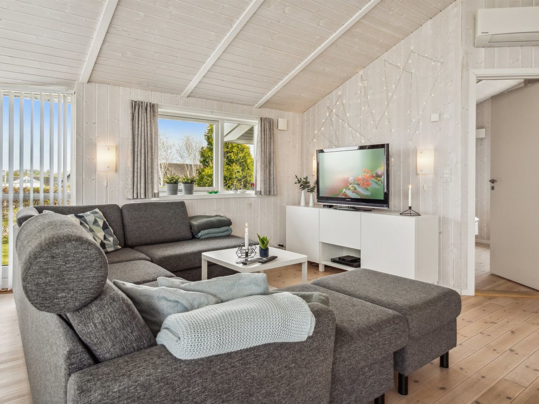 "Arnod" - 400m from the sea - Inside