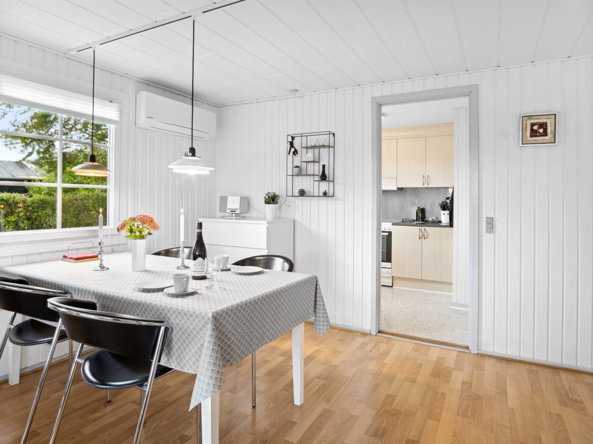 "Haralda" - 300m from the sea - Binnen