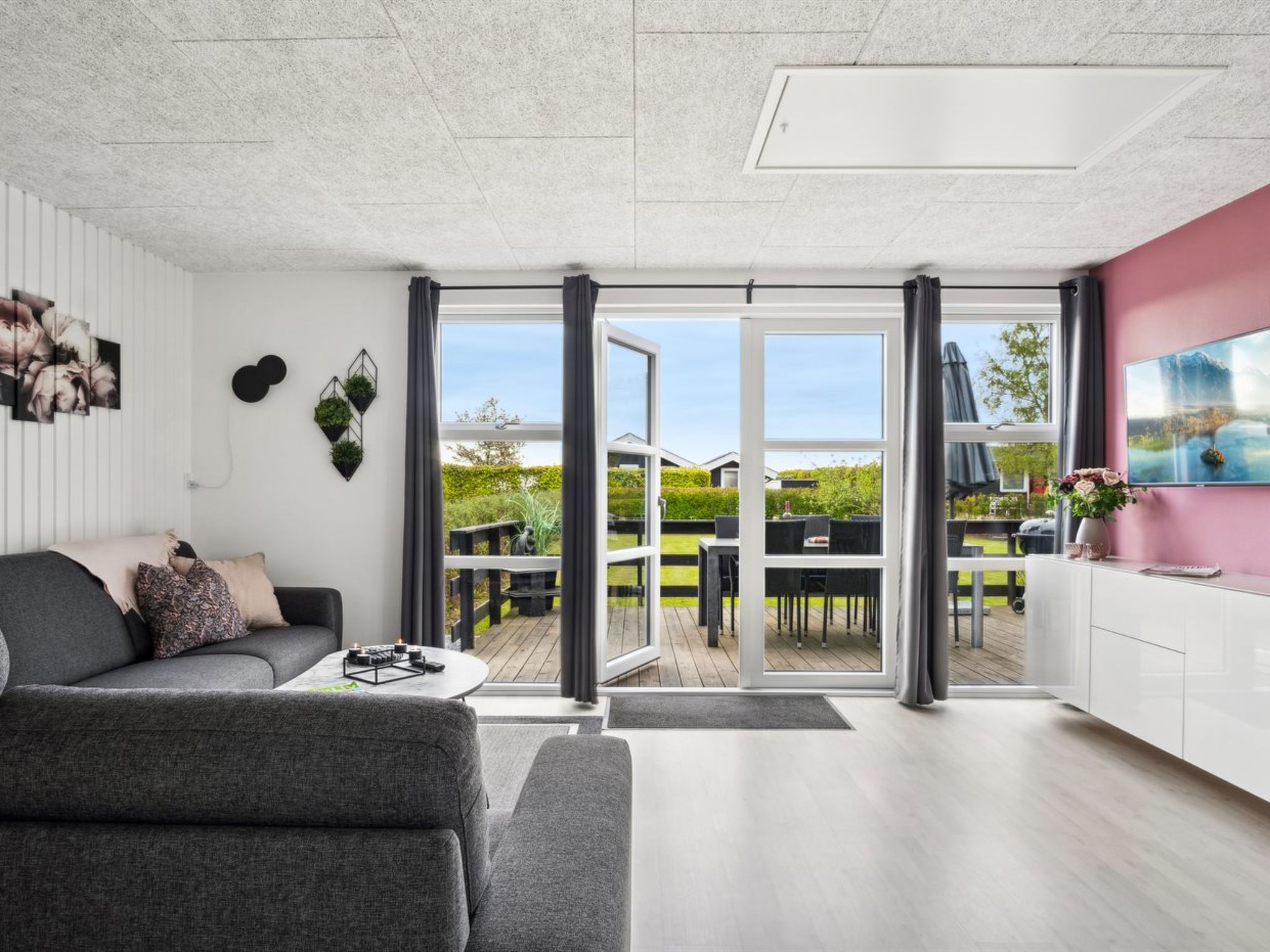 "Elvina" - 200m from the sea - Binnen