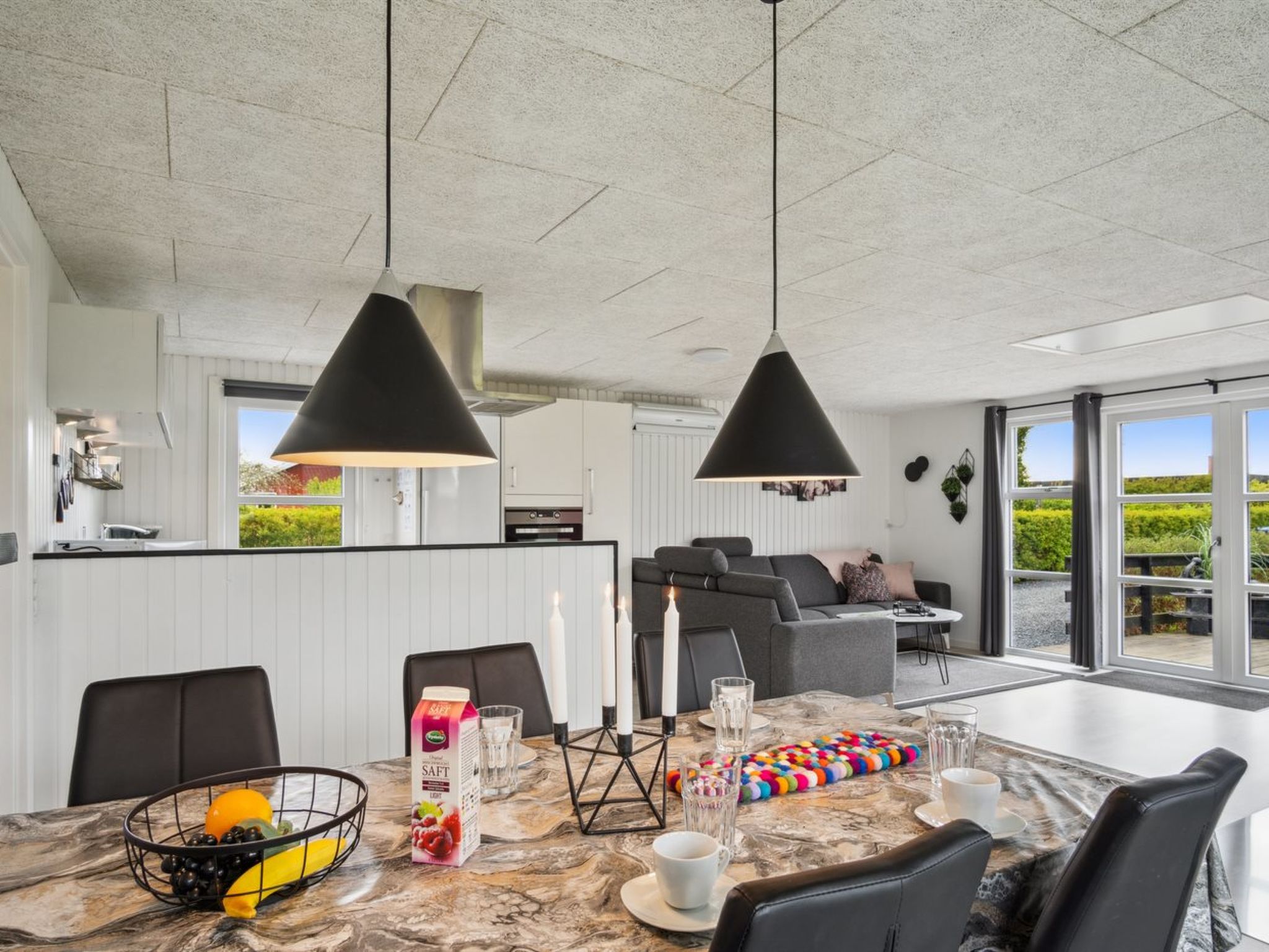 "Elvina" - 200m from the sea - Binnen