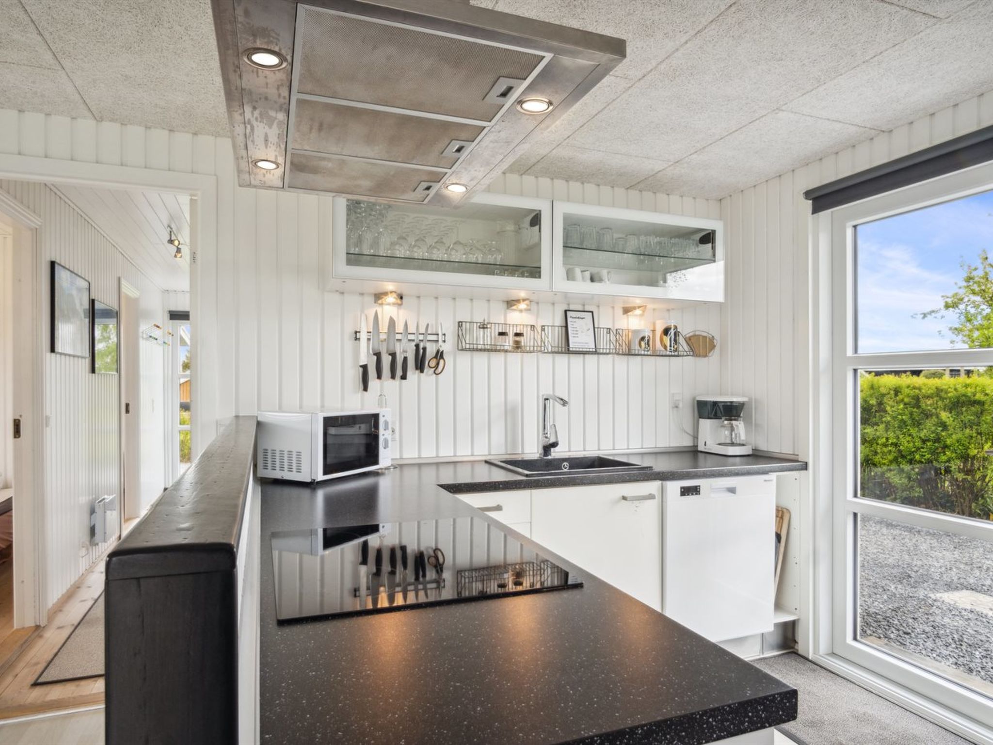 "Elvina" - 200m from the sea - Binnen