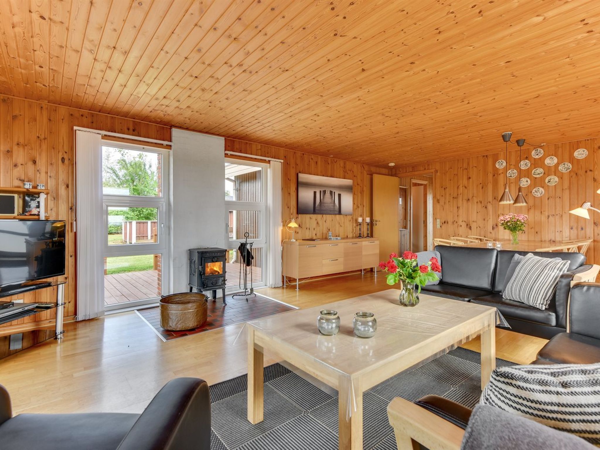 "Ellyn" - 500m from the sea-Binnen