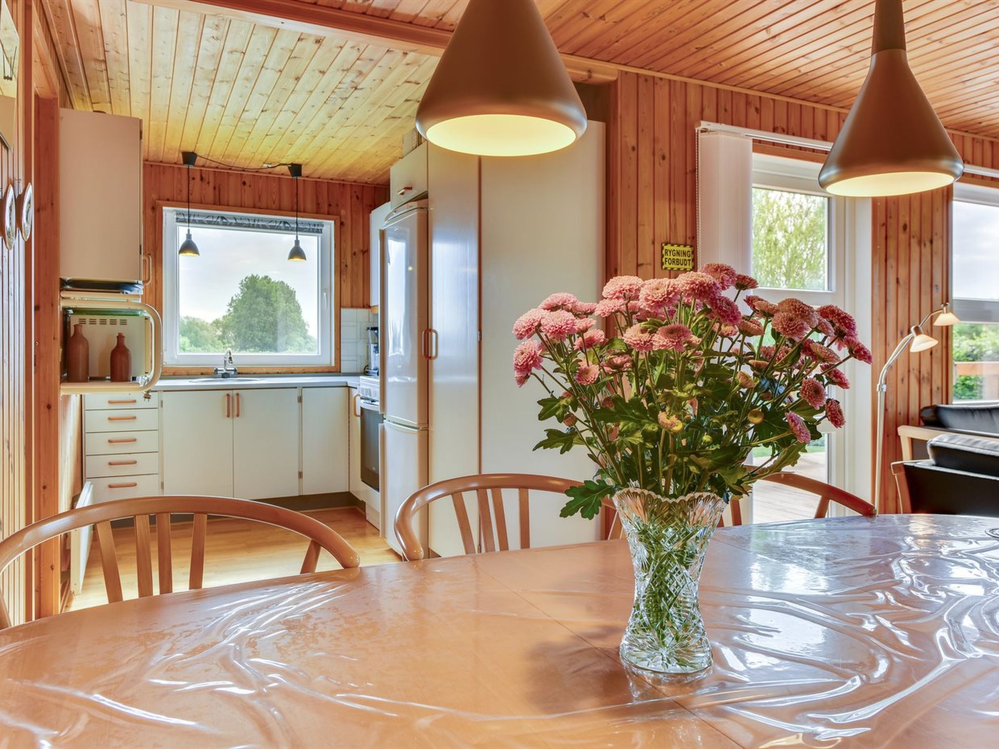 "Ellyn" - 500m from the sea-Binnen