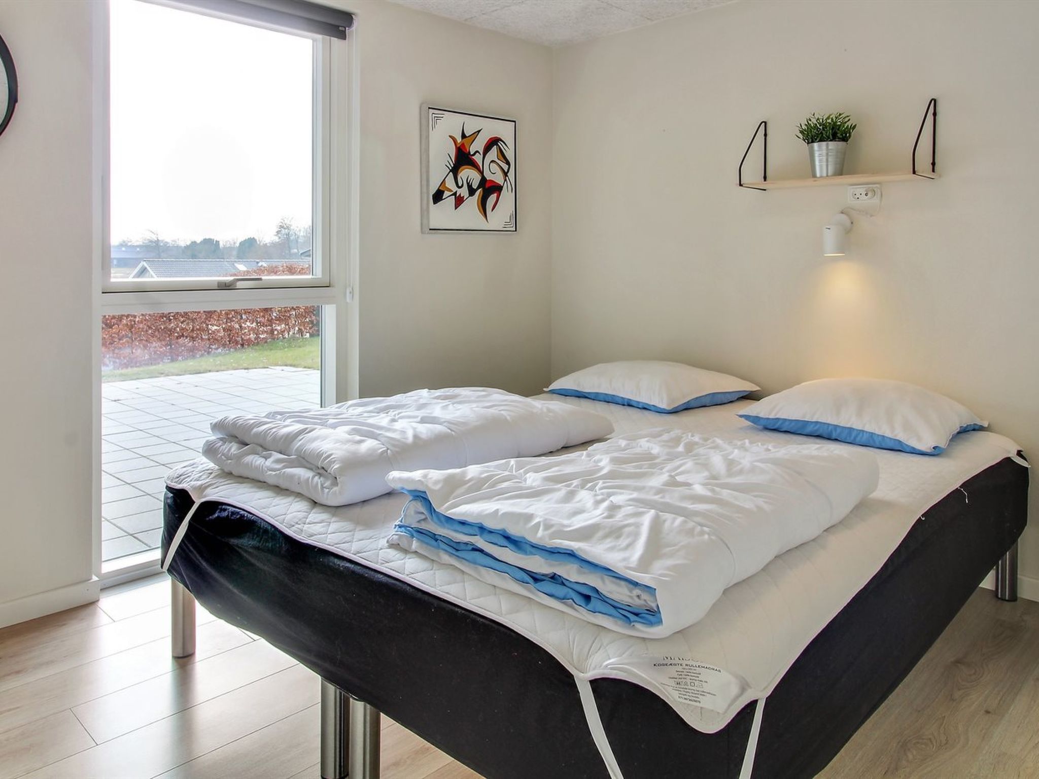 "Yakari" - 300m from the sea-Binnen