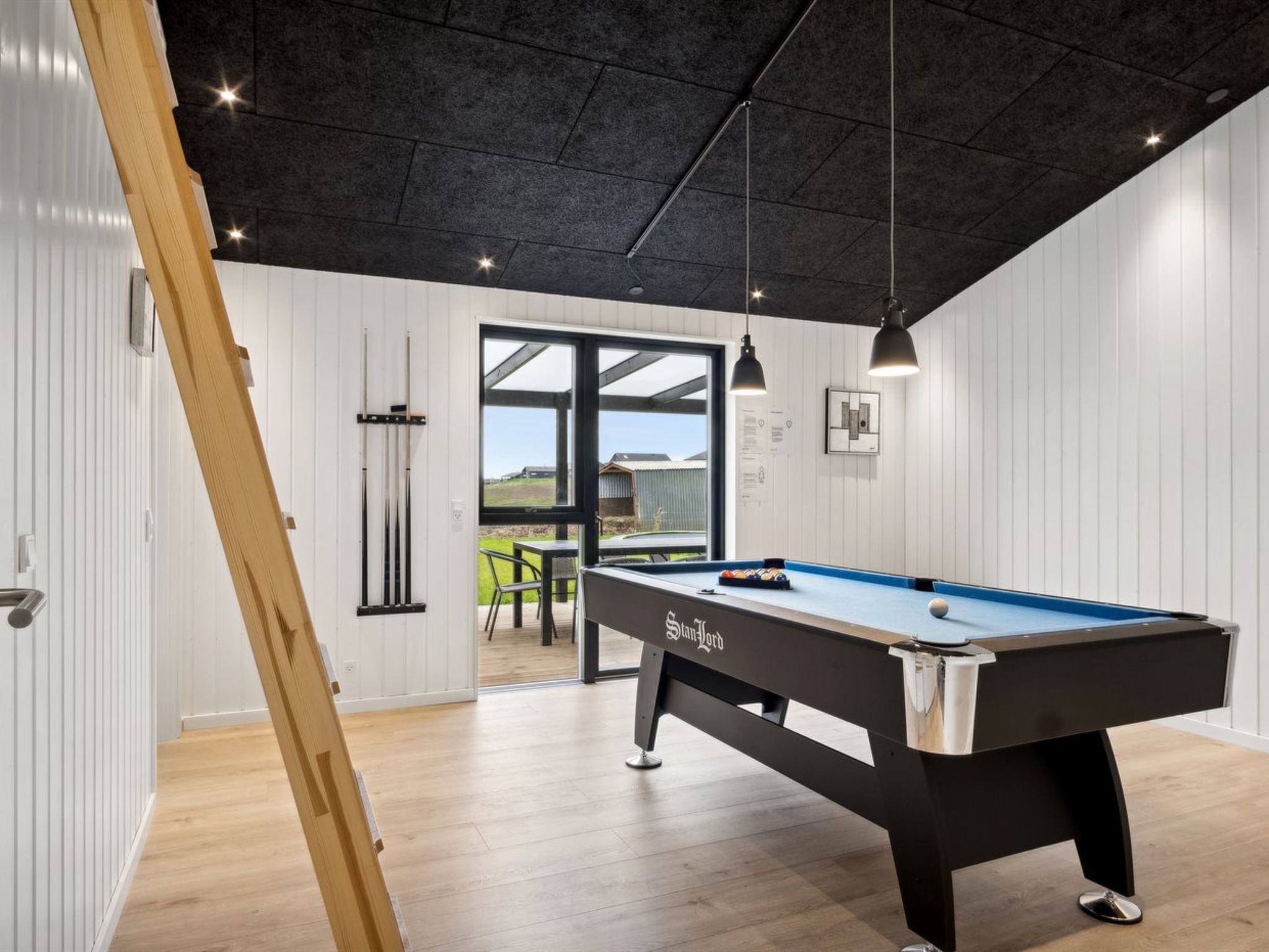 "Jul" - 300m from the sea - Binnen