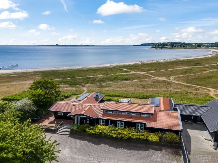 Open haard en whirlpool in ruim vakantiehuis in Haderslev aan zee in Haderslev