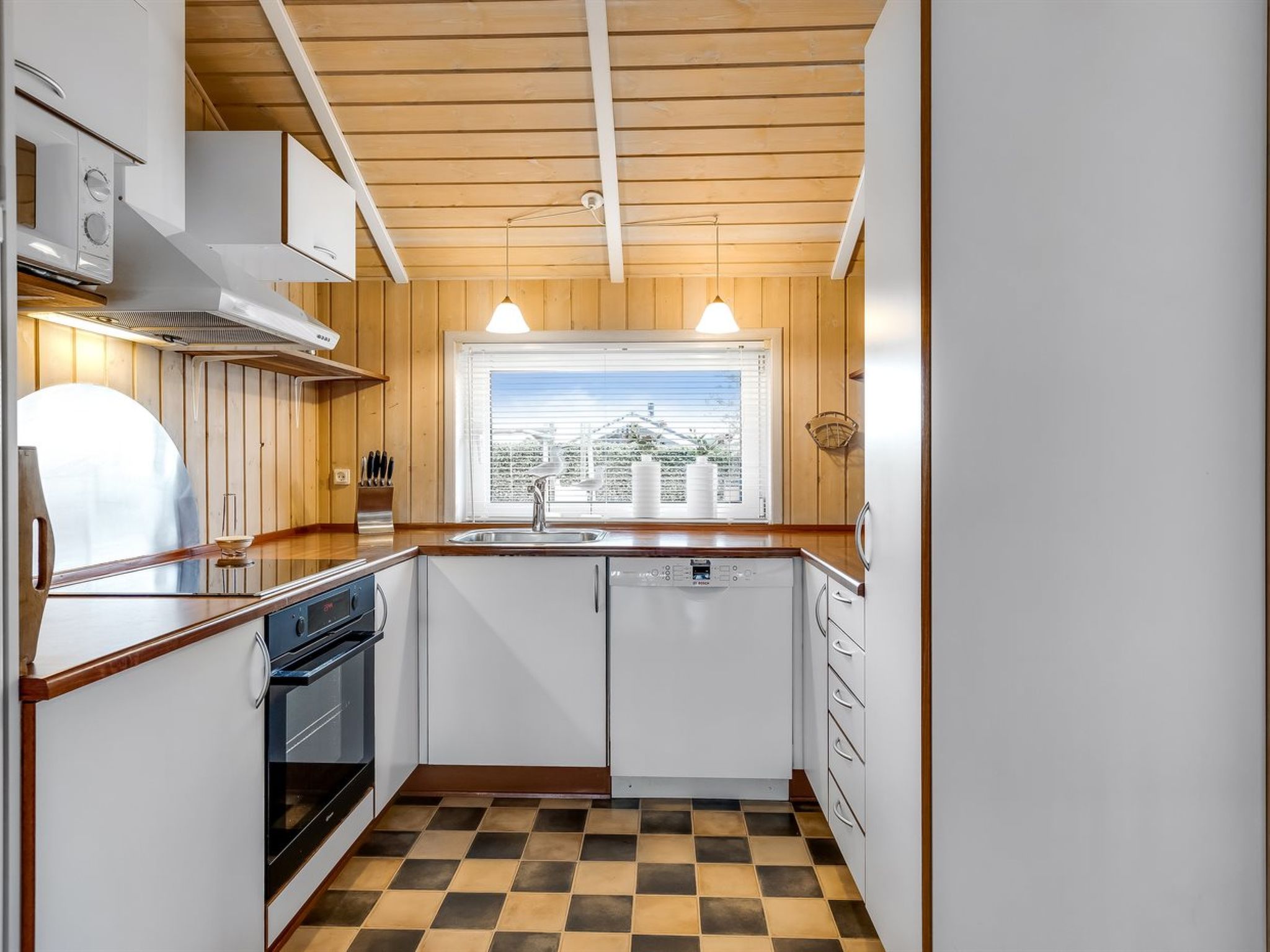 "Trifun" - 300m from the sea-Binnen