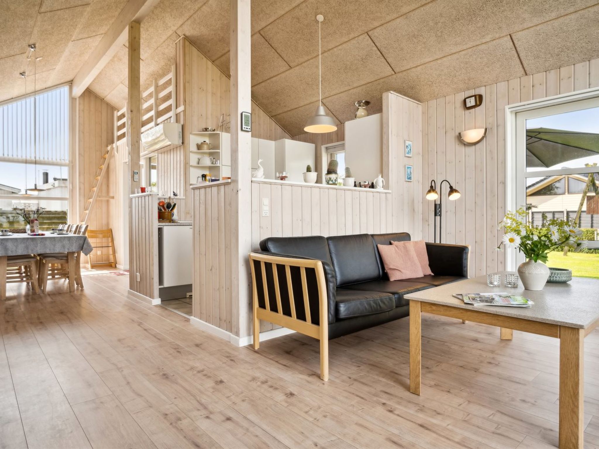 "Neno" - 100m from the sea - Binnen