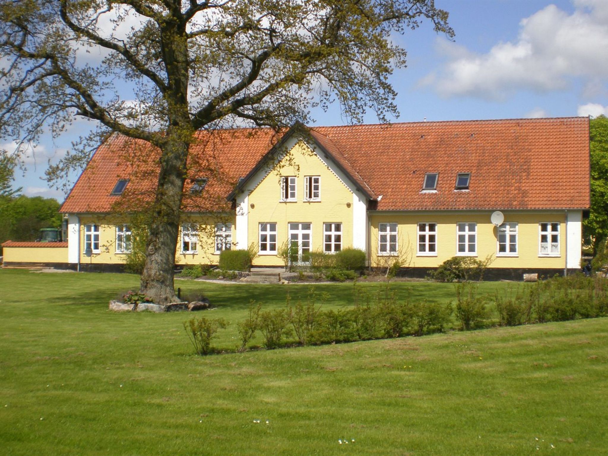 "Thia" - 4km to the fjord