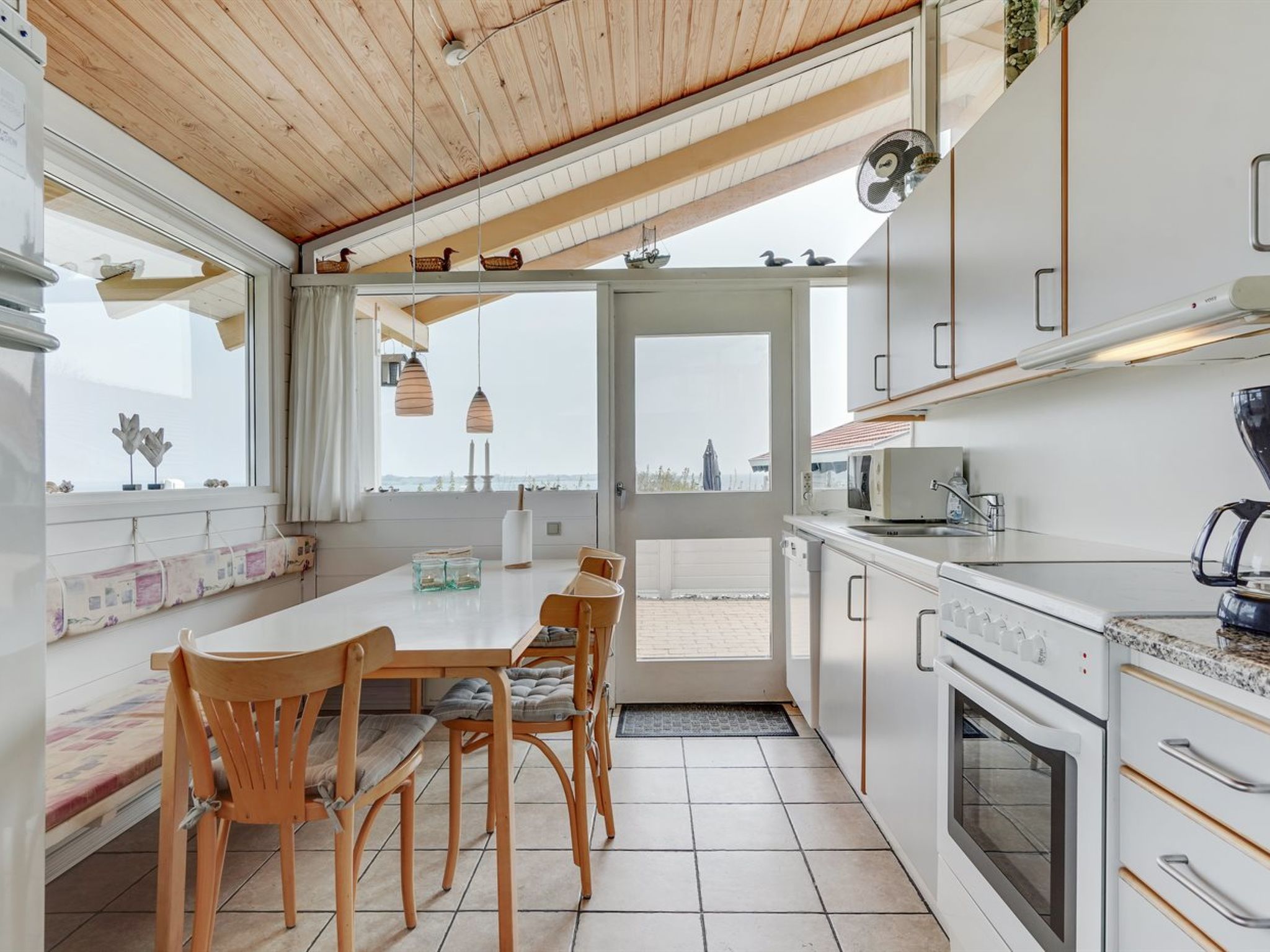 "Alya" - 200m from the sea - Binnen