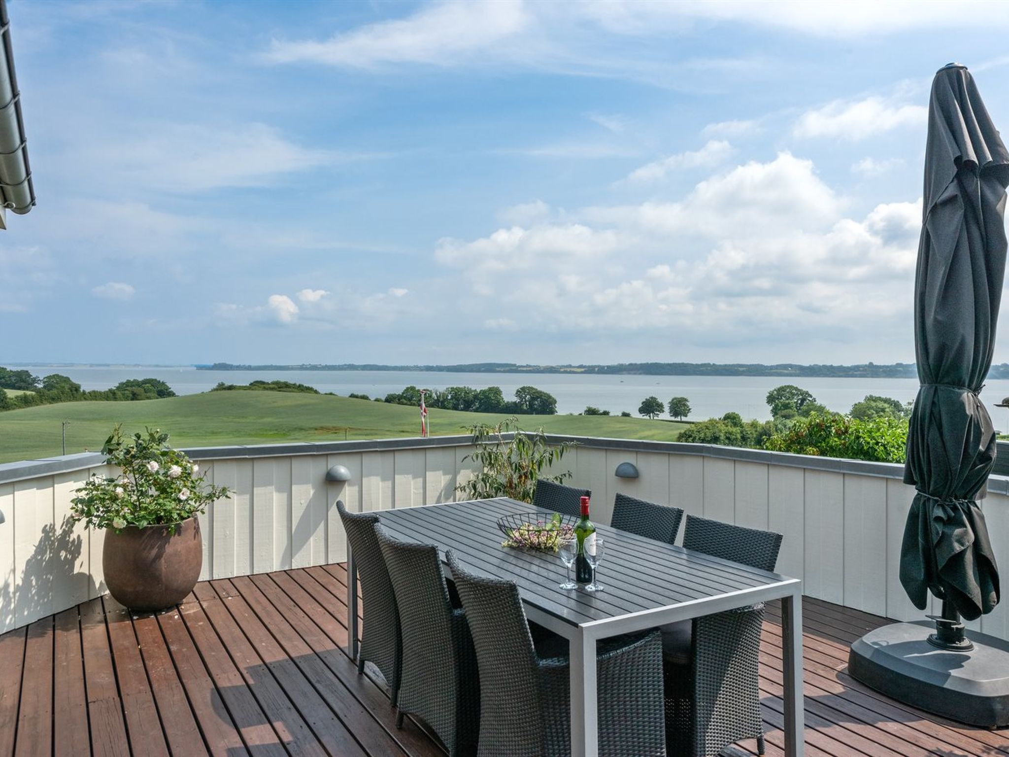 "Haraldina" - 350m to the fjord - Buiten