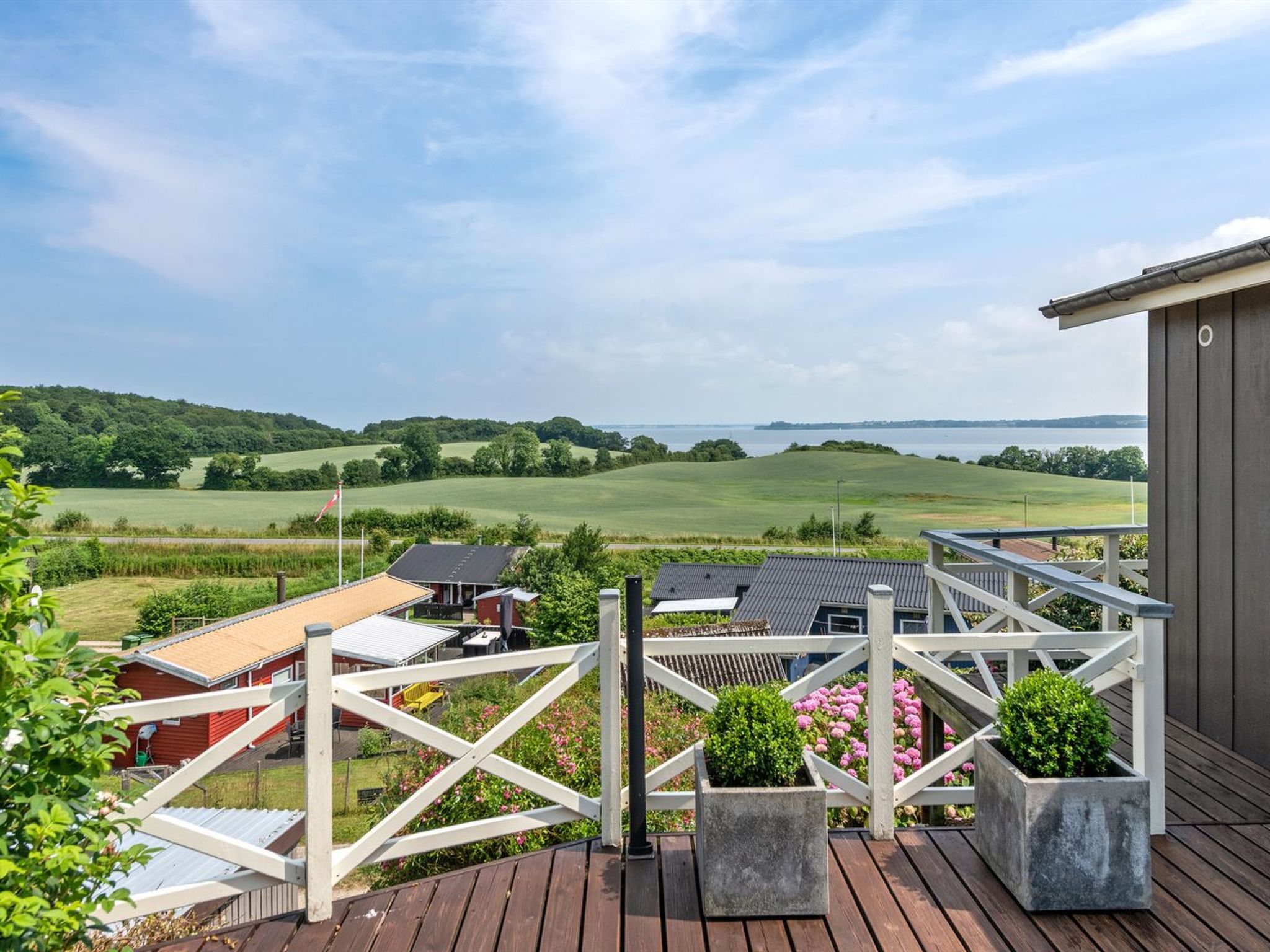 "Haraldina" - 350m to the fjord - Buiten