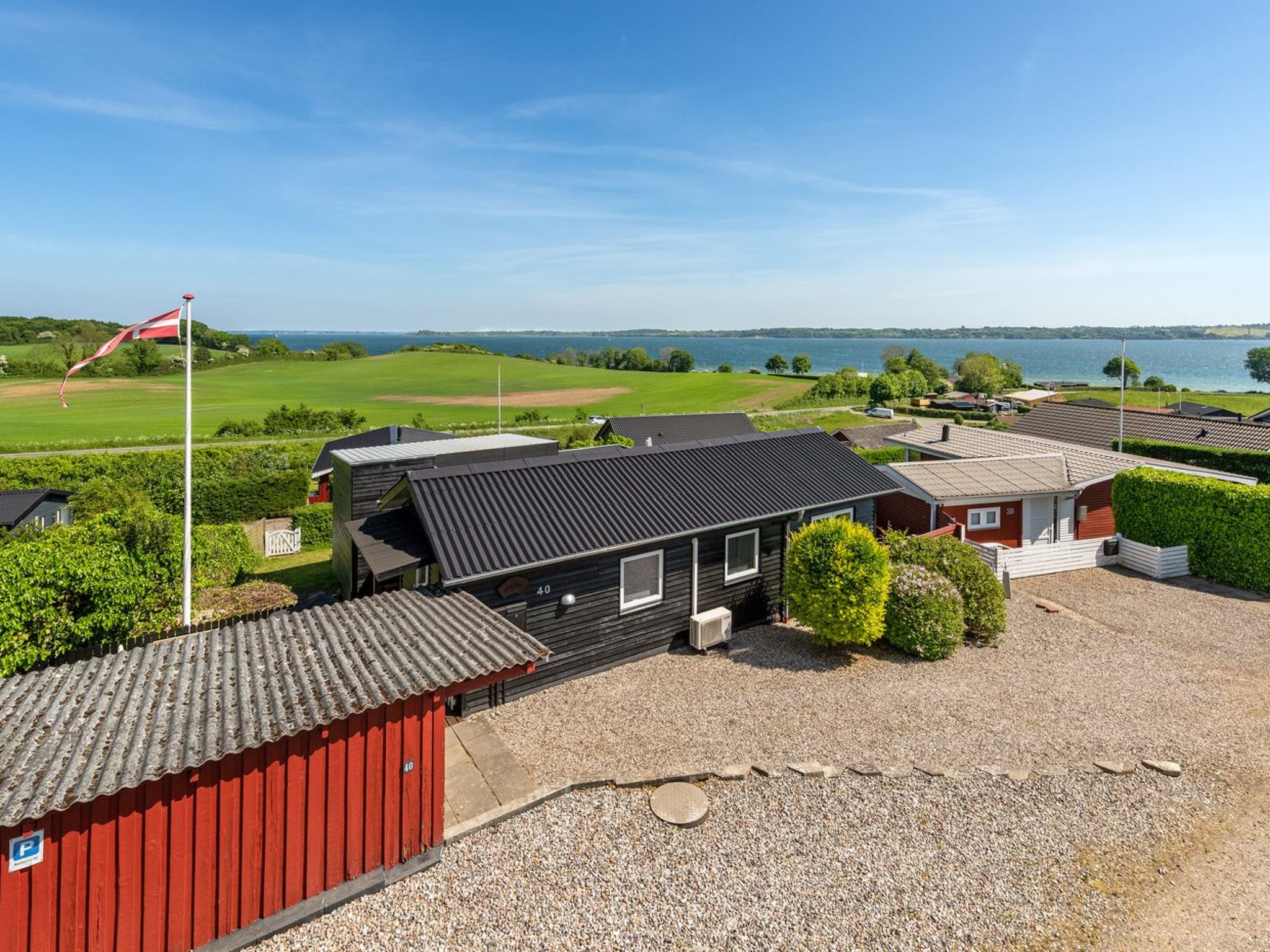 "Axeln" - 300m to the fjord-Buiten