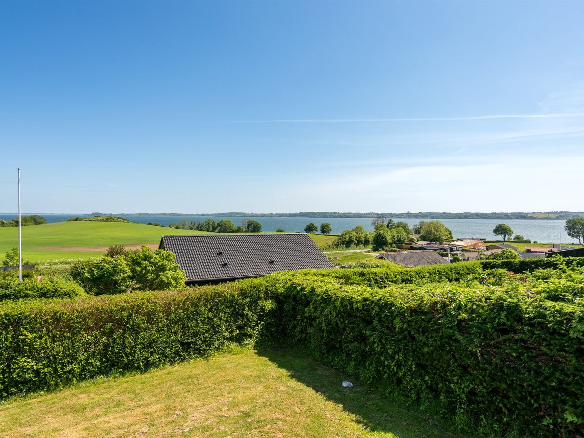 "Axeln" - 300m to the fjord-Buiten