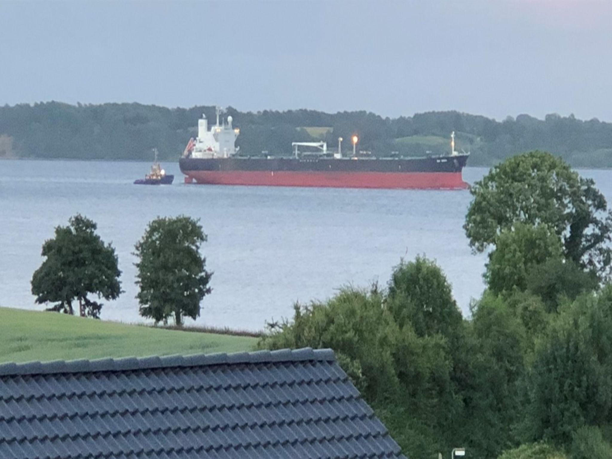 "Axeln" - 300m to the fjord-Buiten