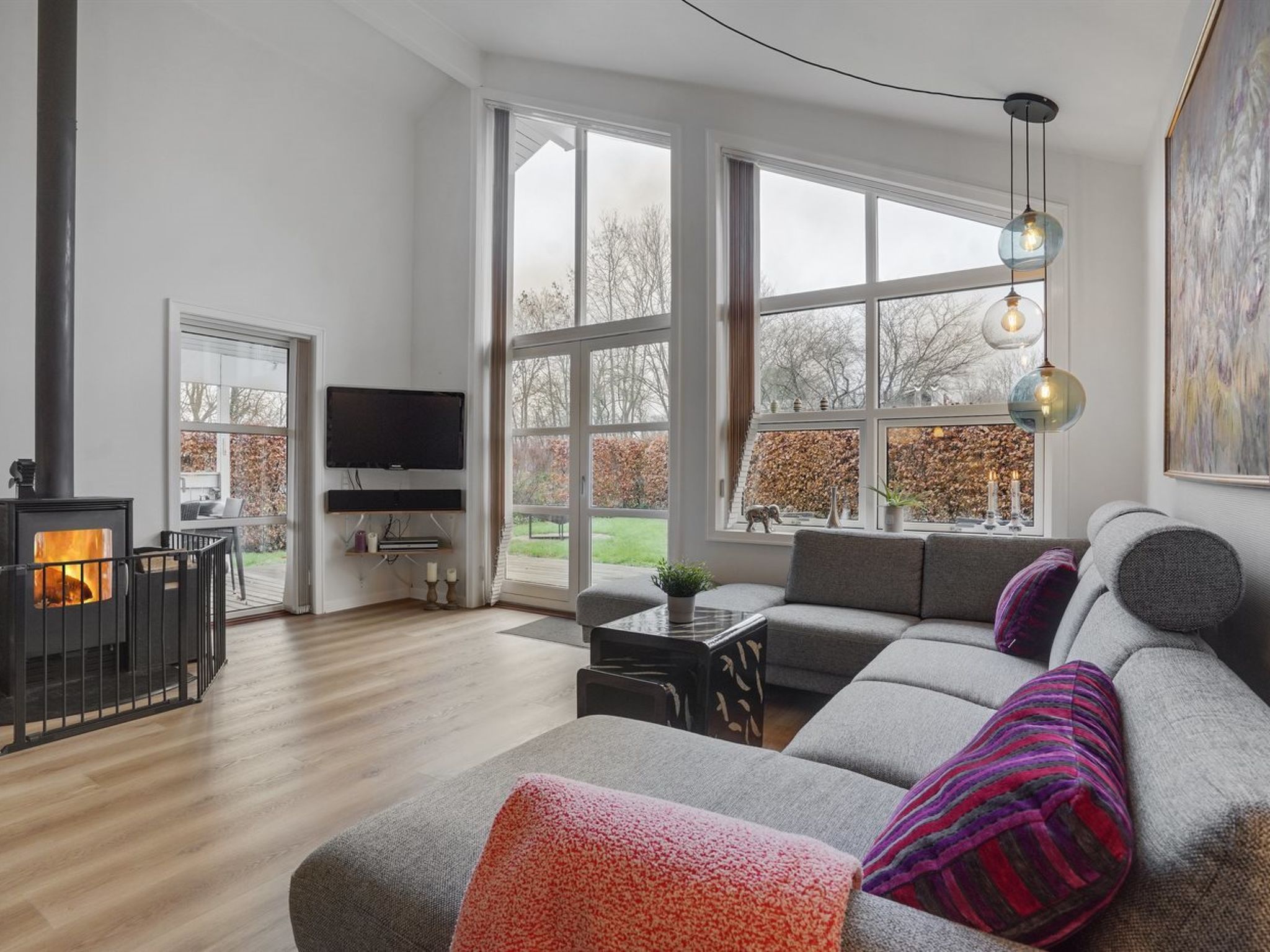 "Holmwith" - 200m from the sea-Binnen