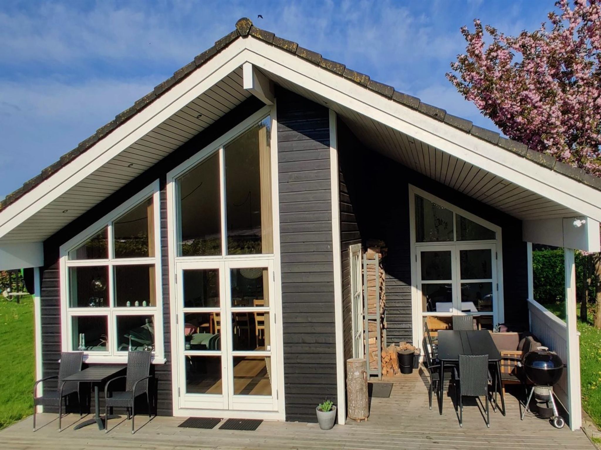 "Holmwith" - 200m from the sea
