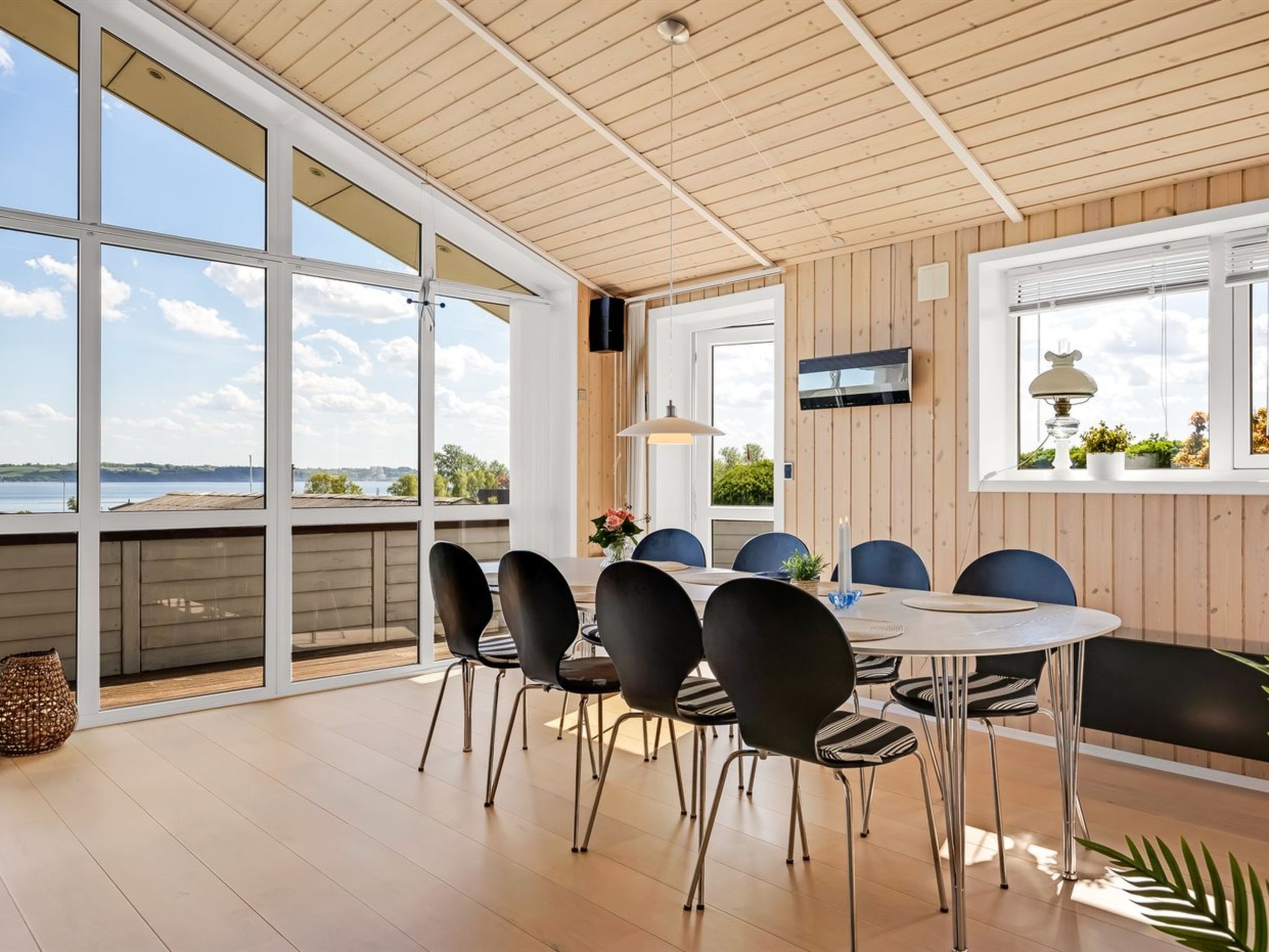 "Jelke" - 500m from the sea-Binnen