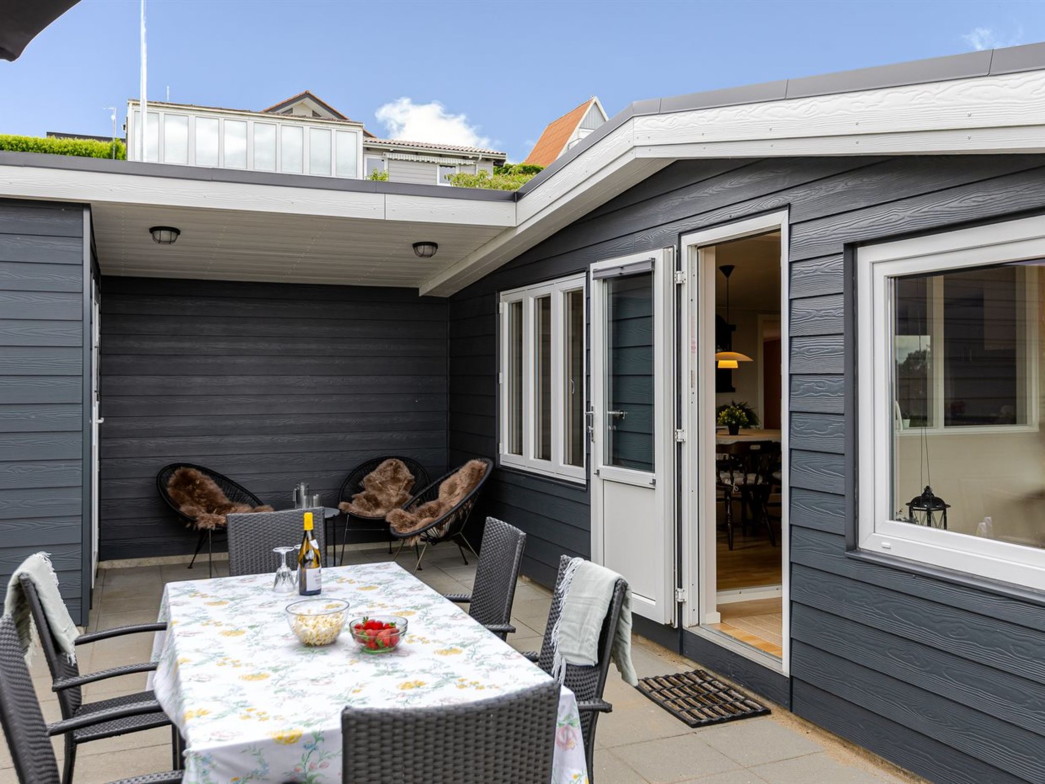 "Gyda" - 350m from the sea - Buiten