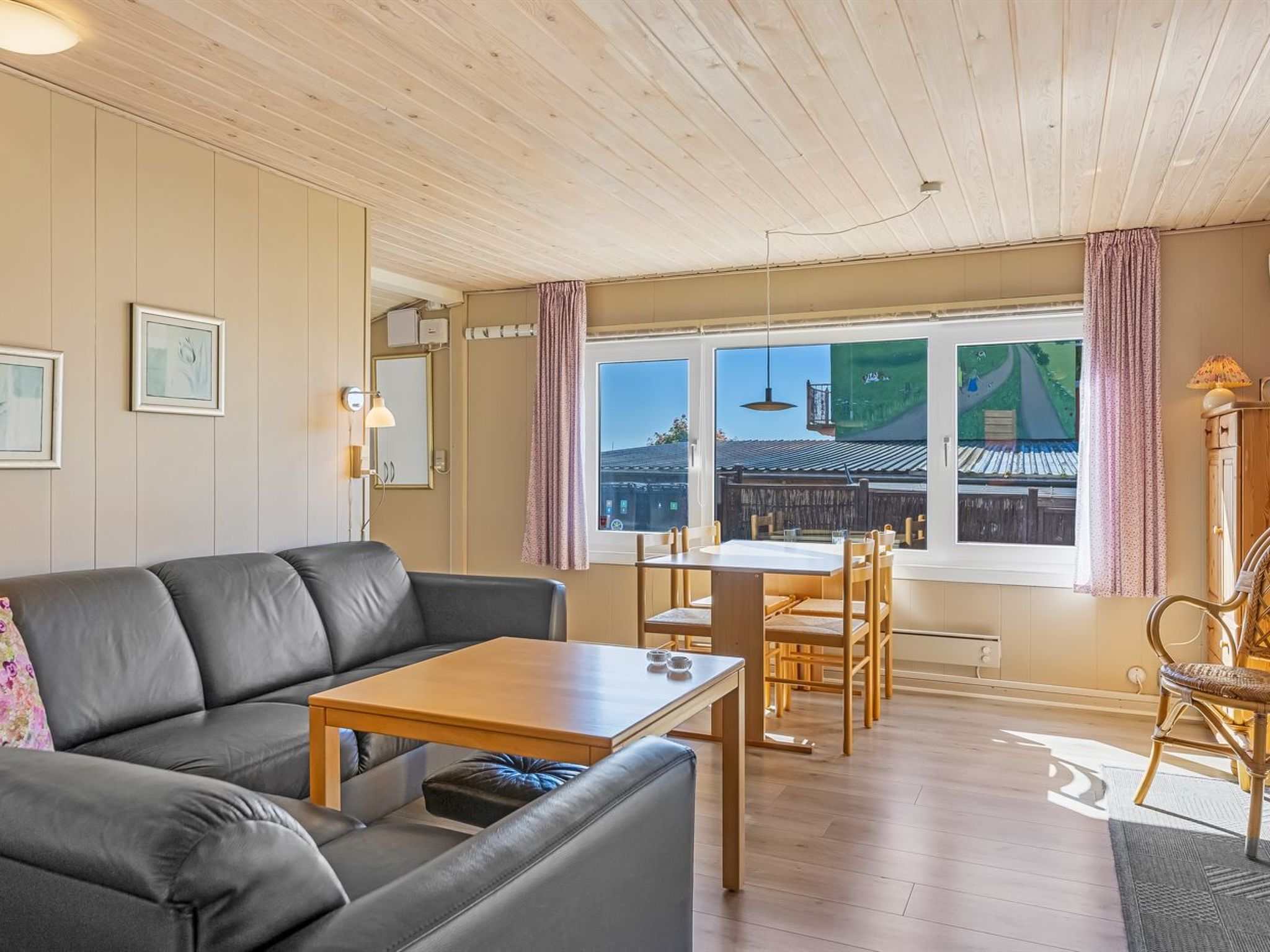"Star" - 100m from the sea-Dedans