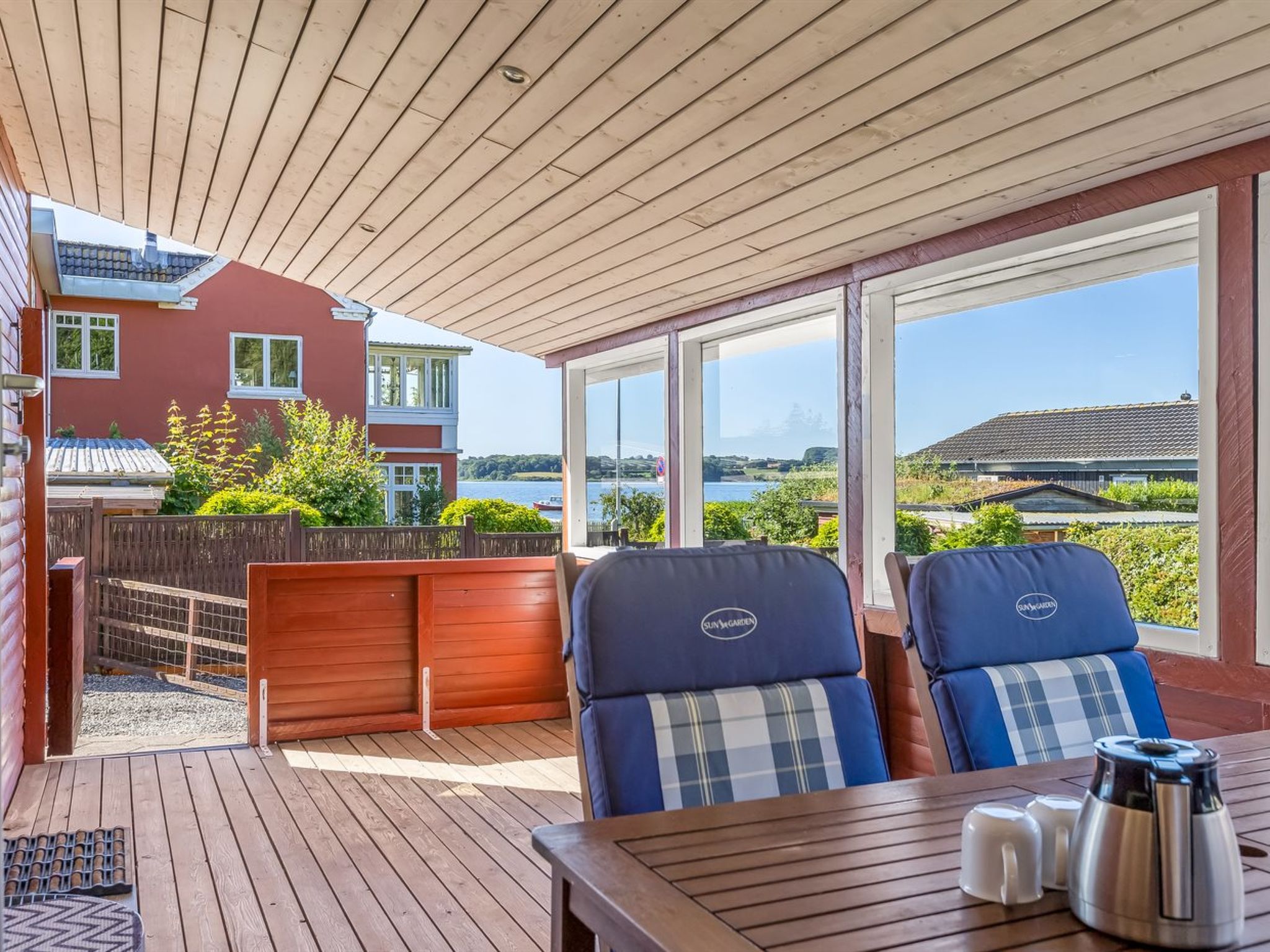 "Star" - 100m from the sea-Dedans