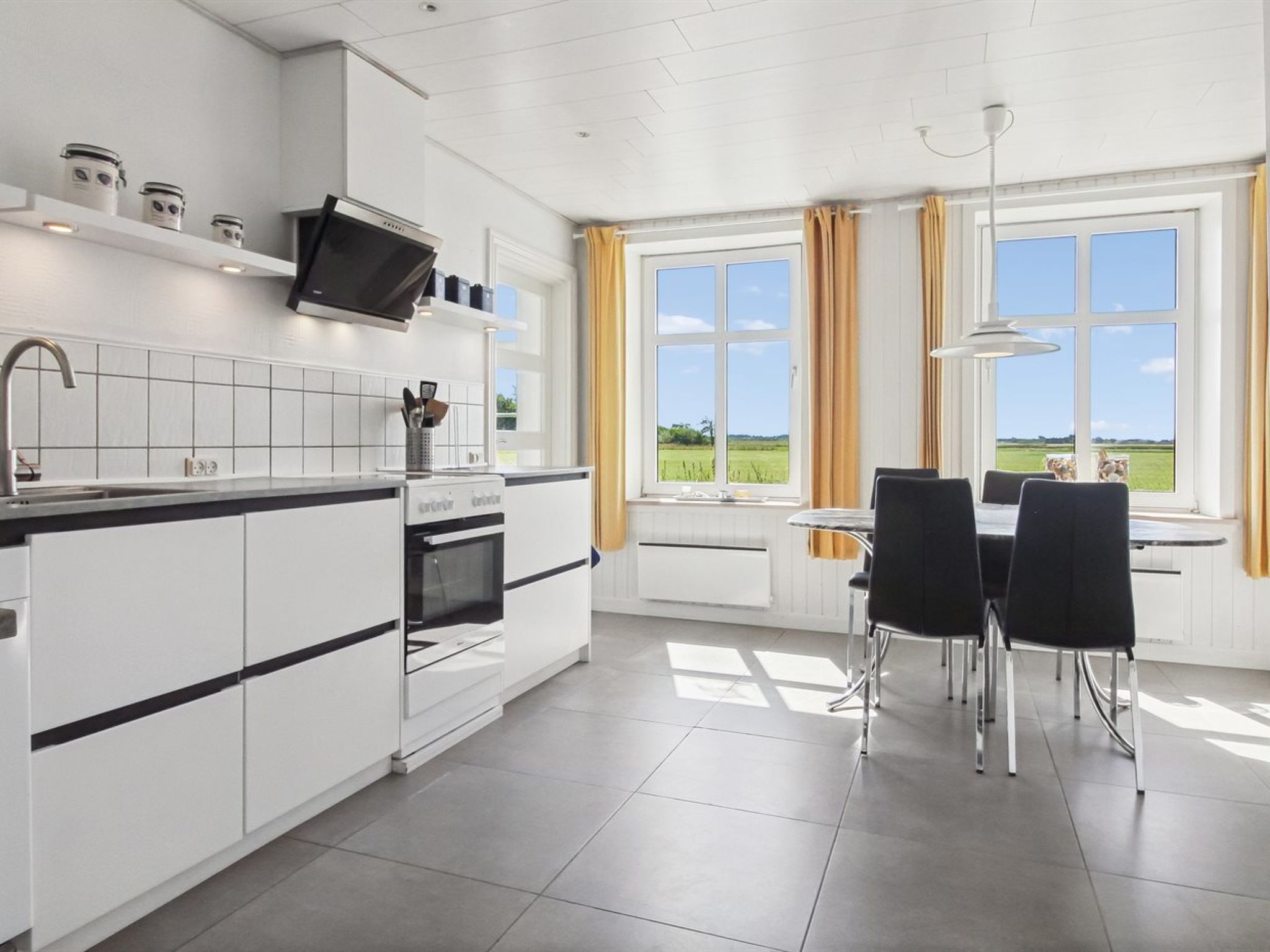"Juuso" - 20km from the sea - Inside
