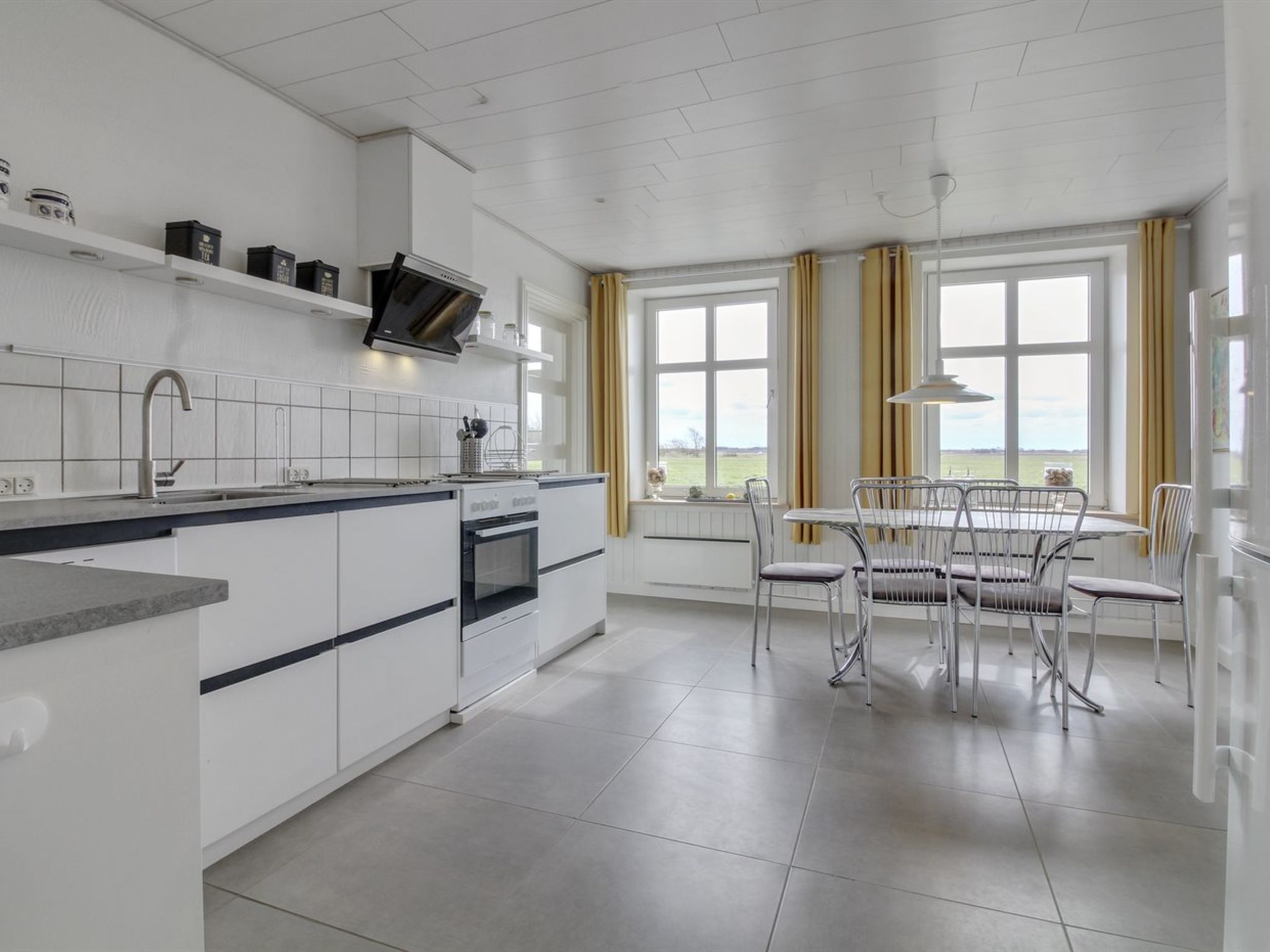 "Juuso" - 20km from the sea-Binnen