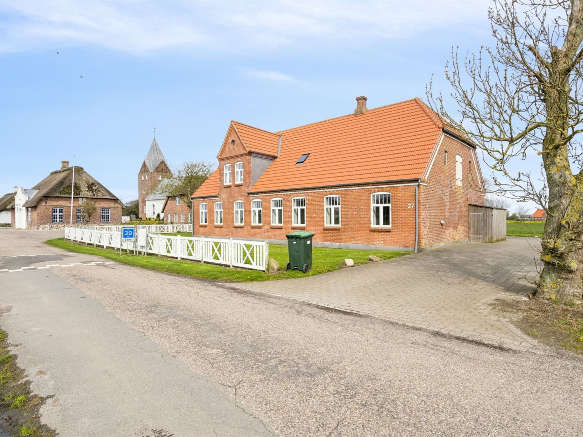 "Adine" - 13km from the sea - Buiten