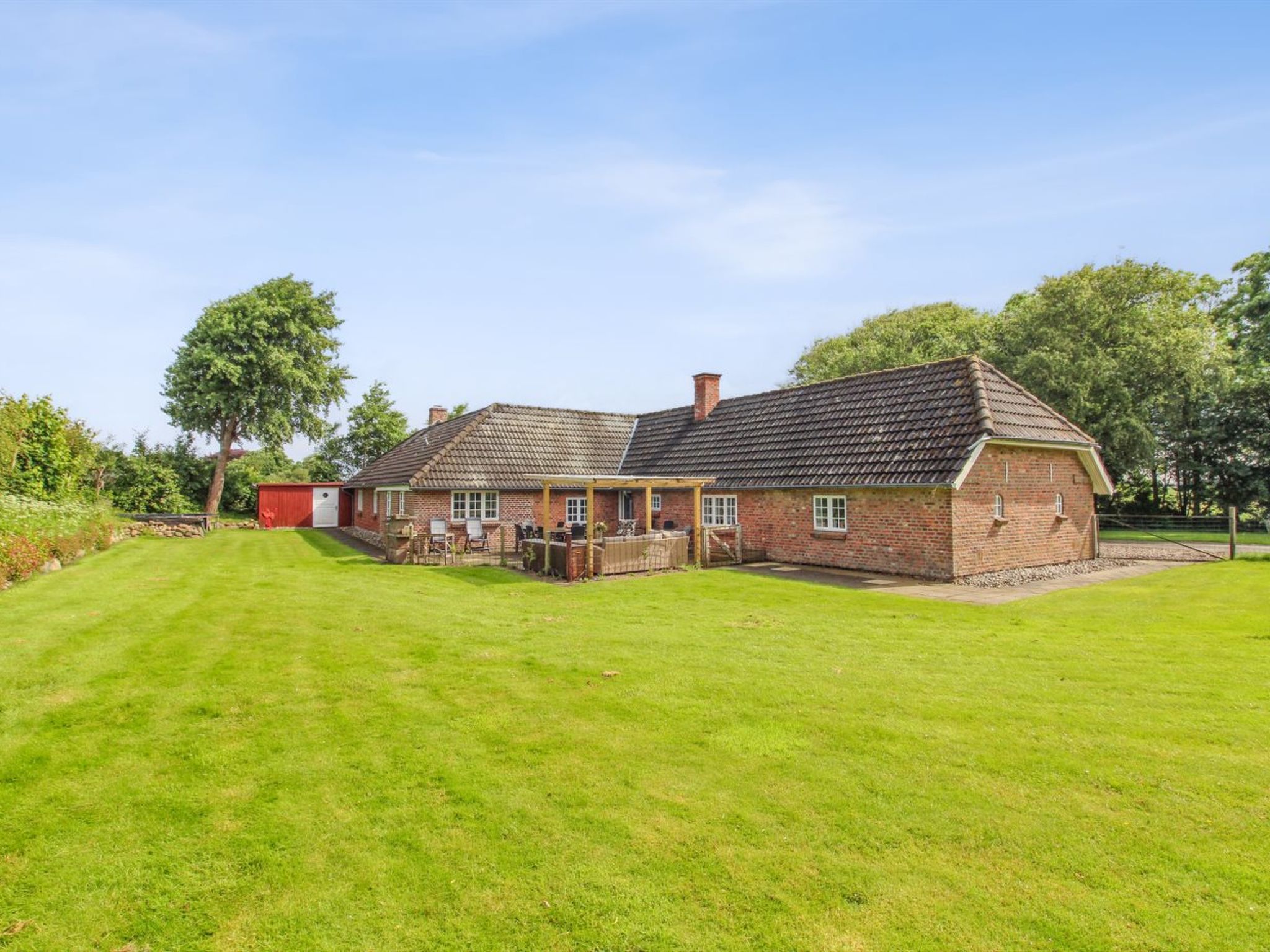 "Hedda" - 15km from the sea - Buiten