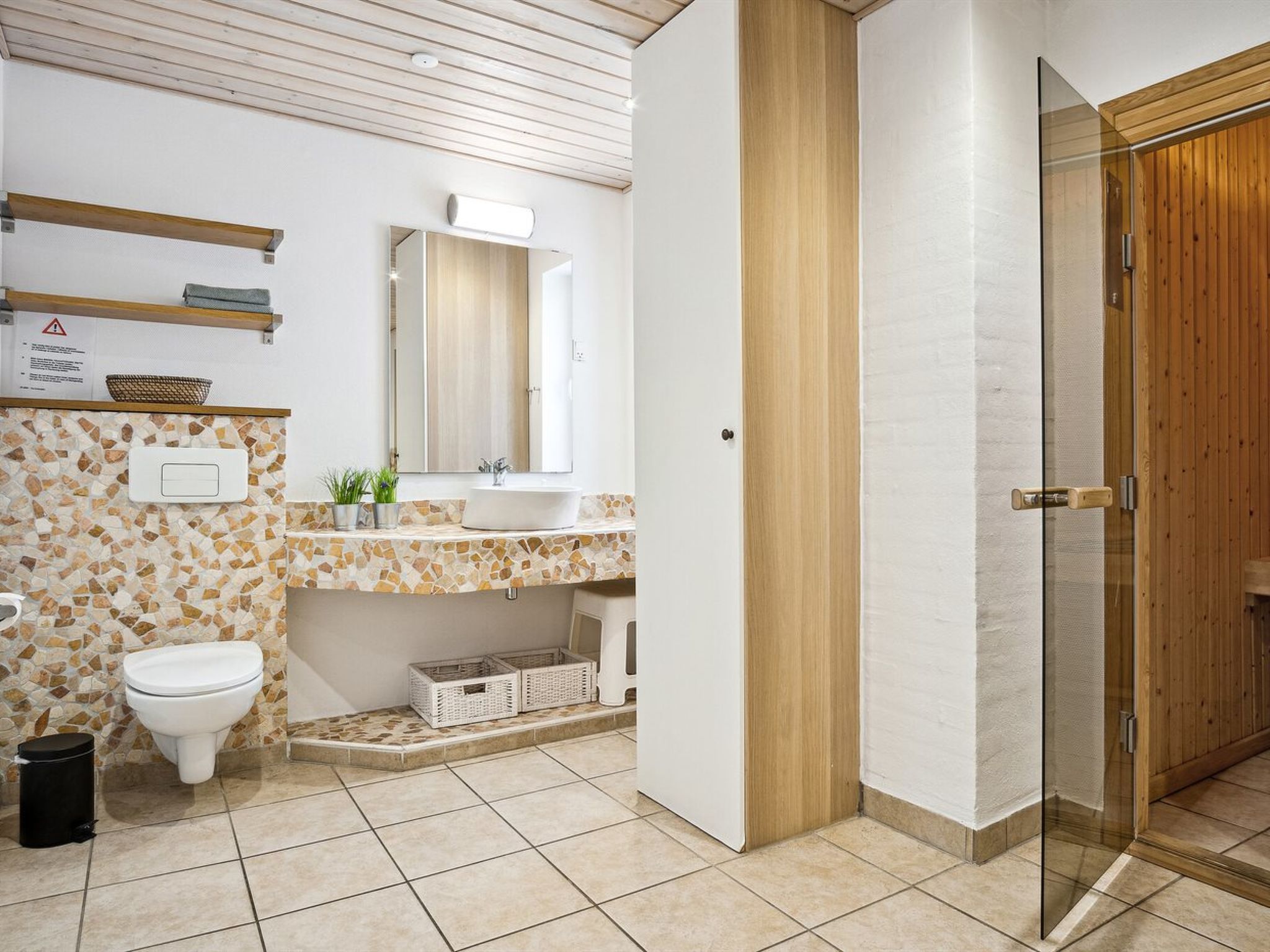 Bathroom / Wellness
