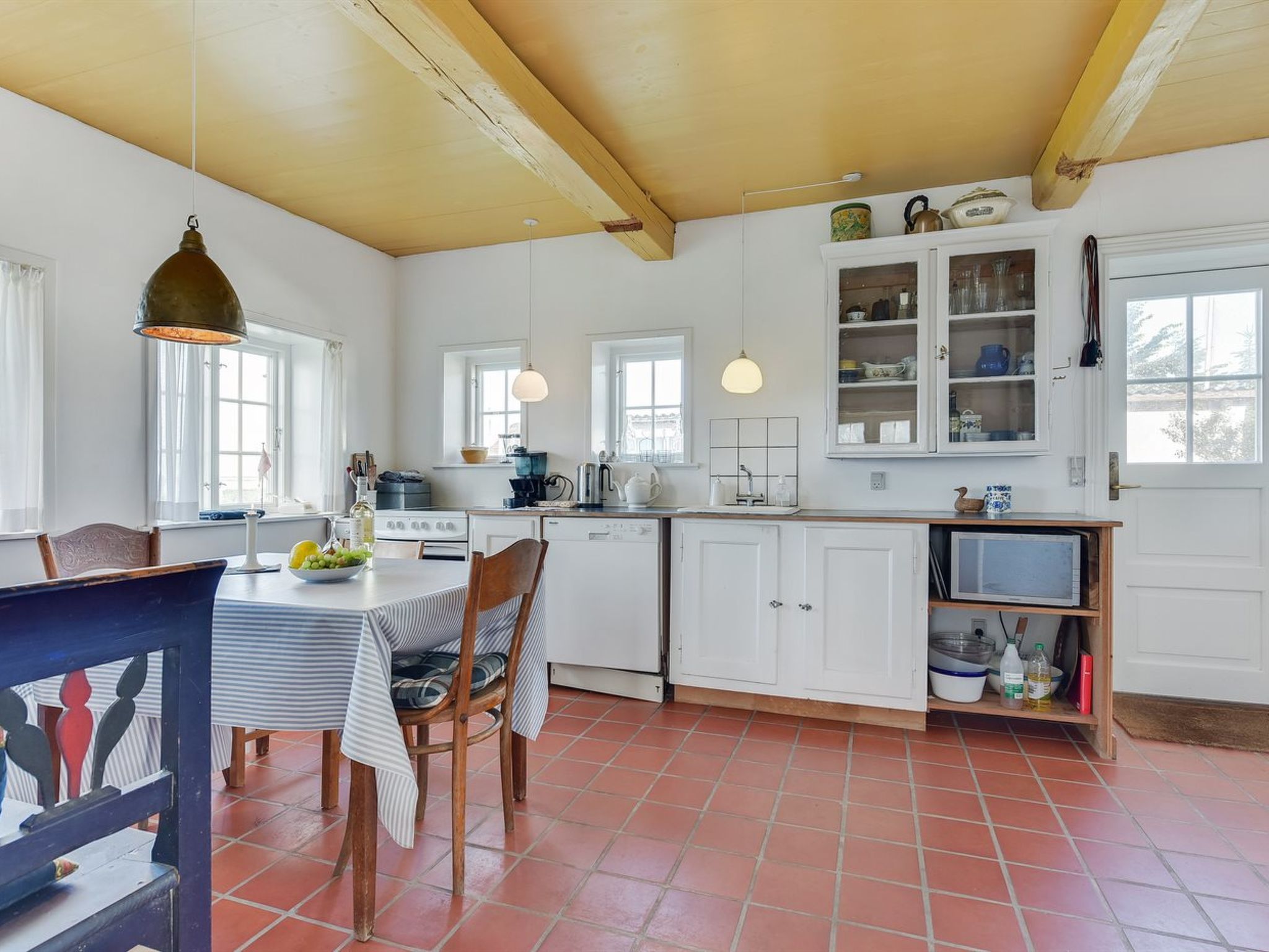 "Kielo" - 10km from the sea - Binnen