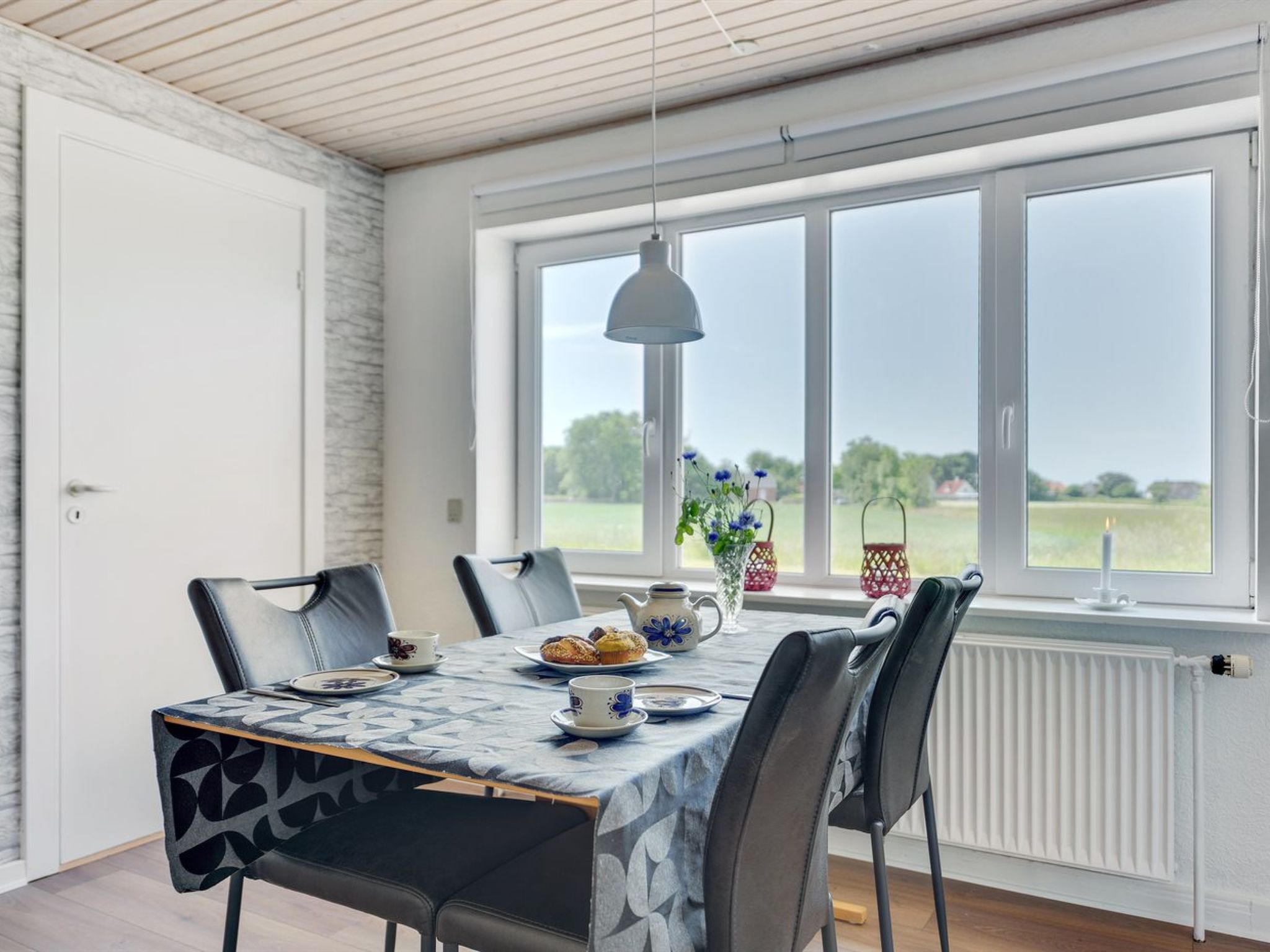 "Iina" - 13km from the sea - Binnen