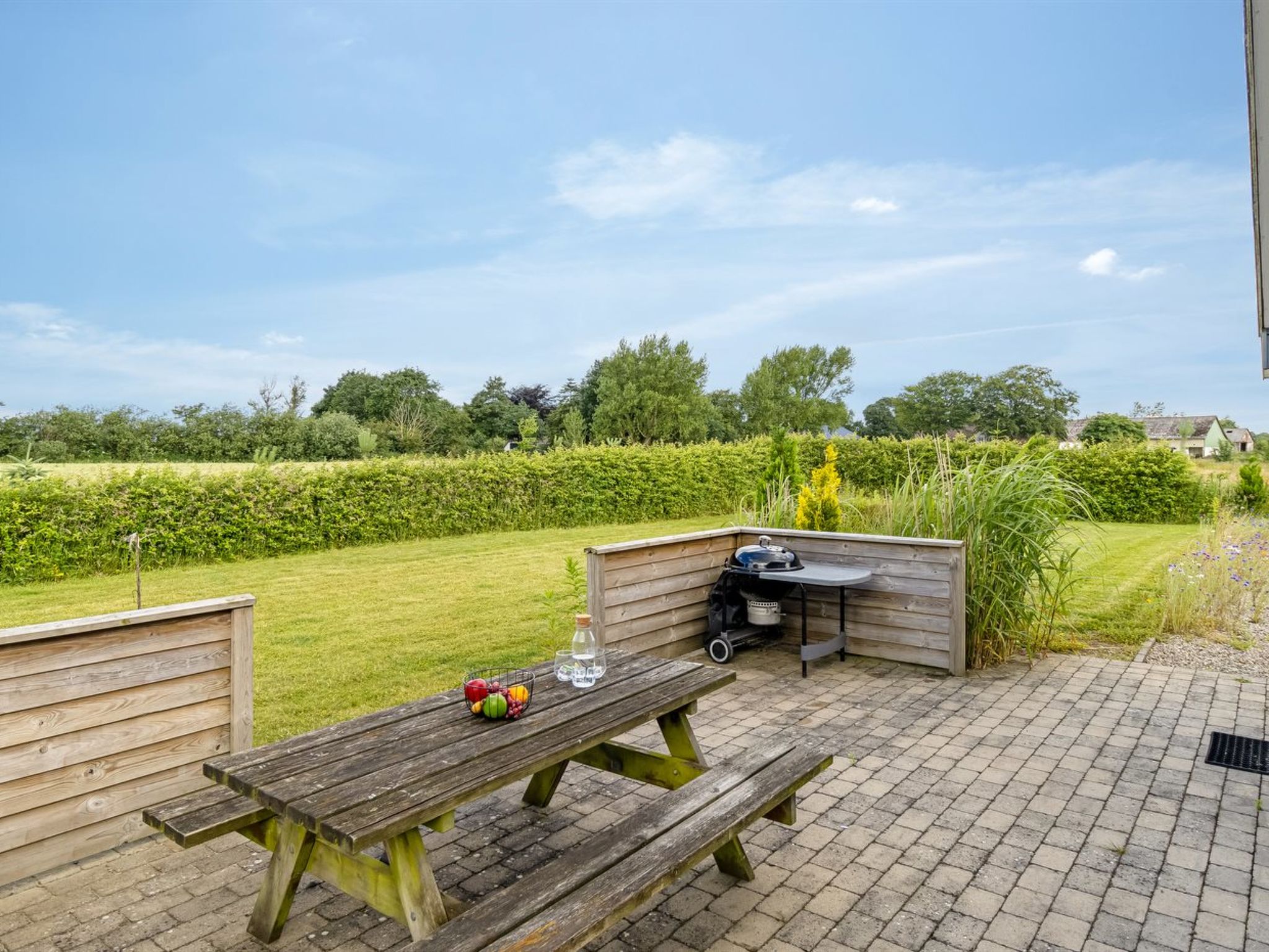 "Thrine" - 24km from the sea-Buiten