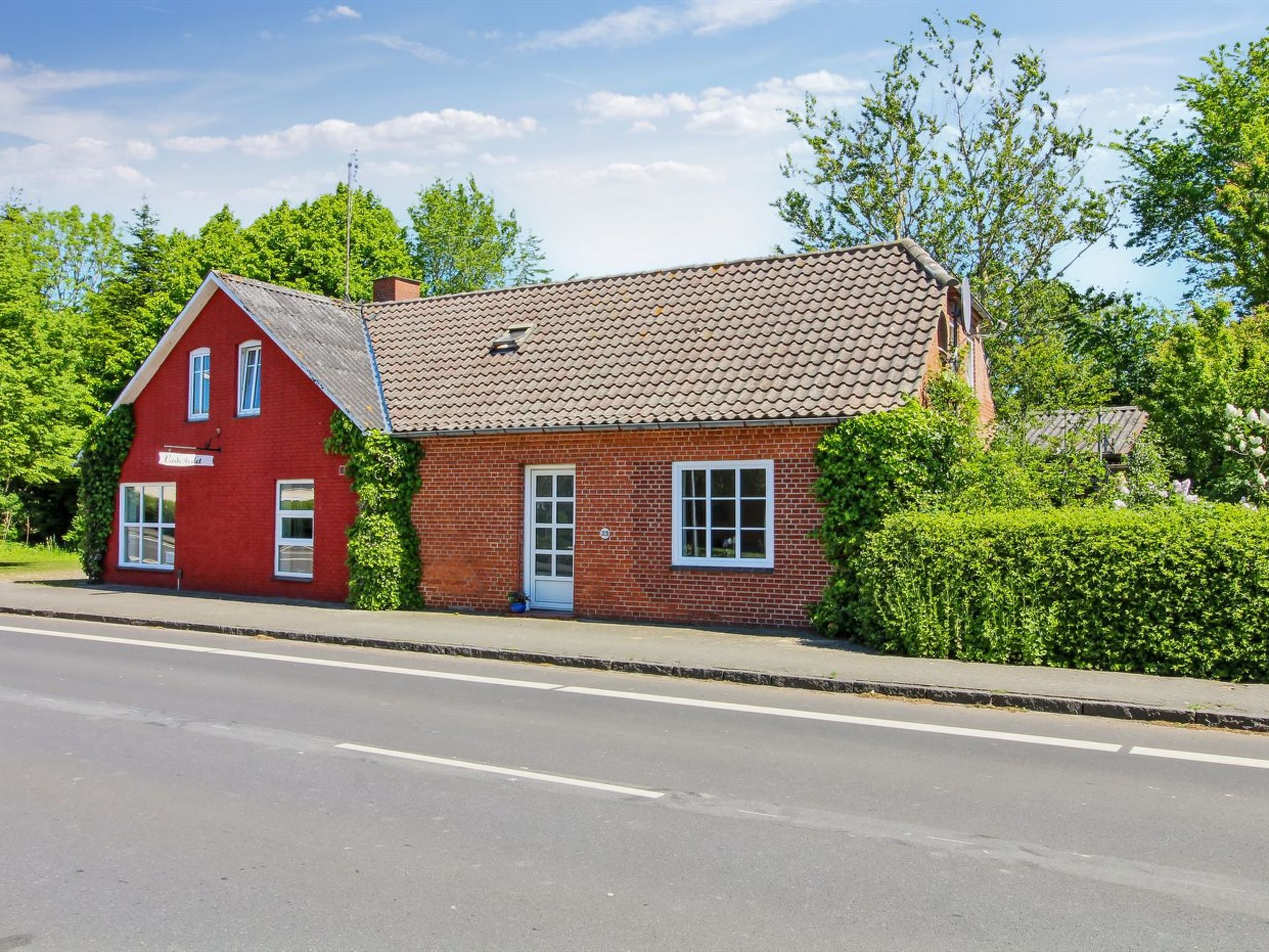 "Kiri" - 24km from the sea - Buiten