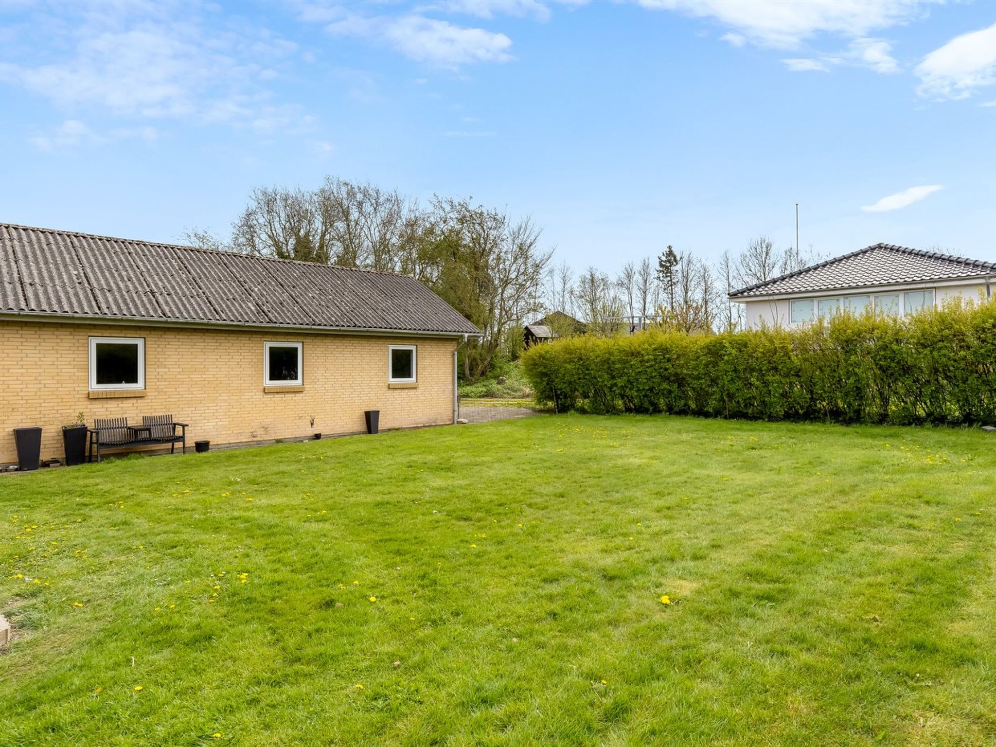 "Aina" - 20km from the sea - Buiten