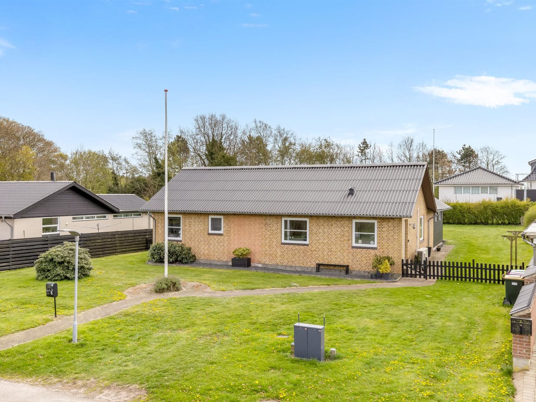 "Aina" - 20km from the sea - Buiten