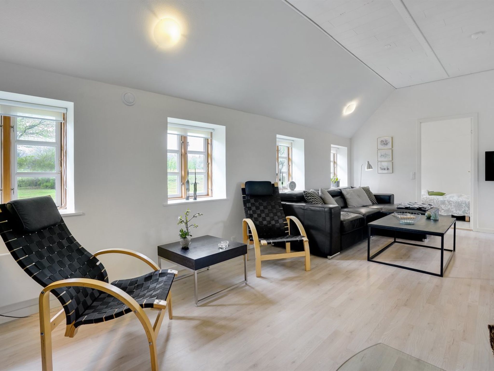"Filippus" - 30km from the sea-Drinnen