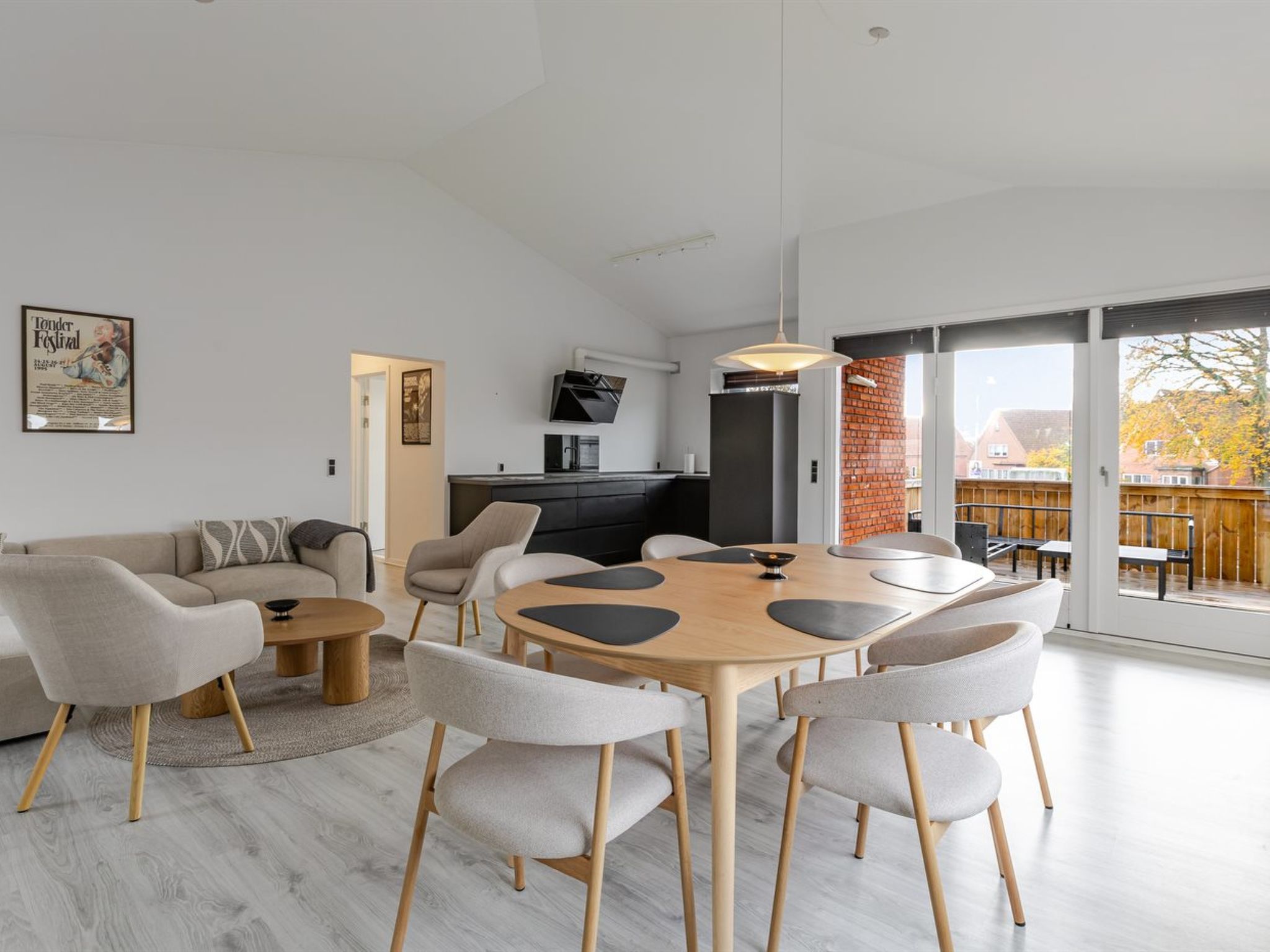 "Fader" - 31km from the sea - Binnen