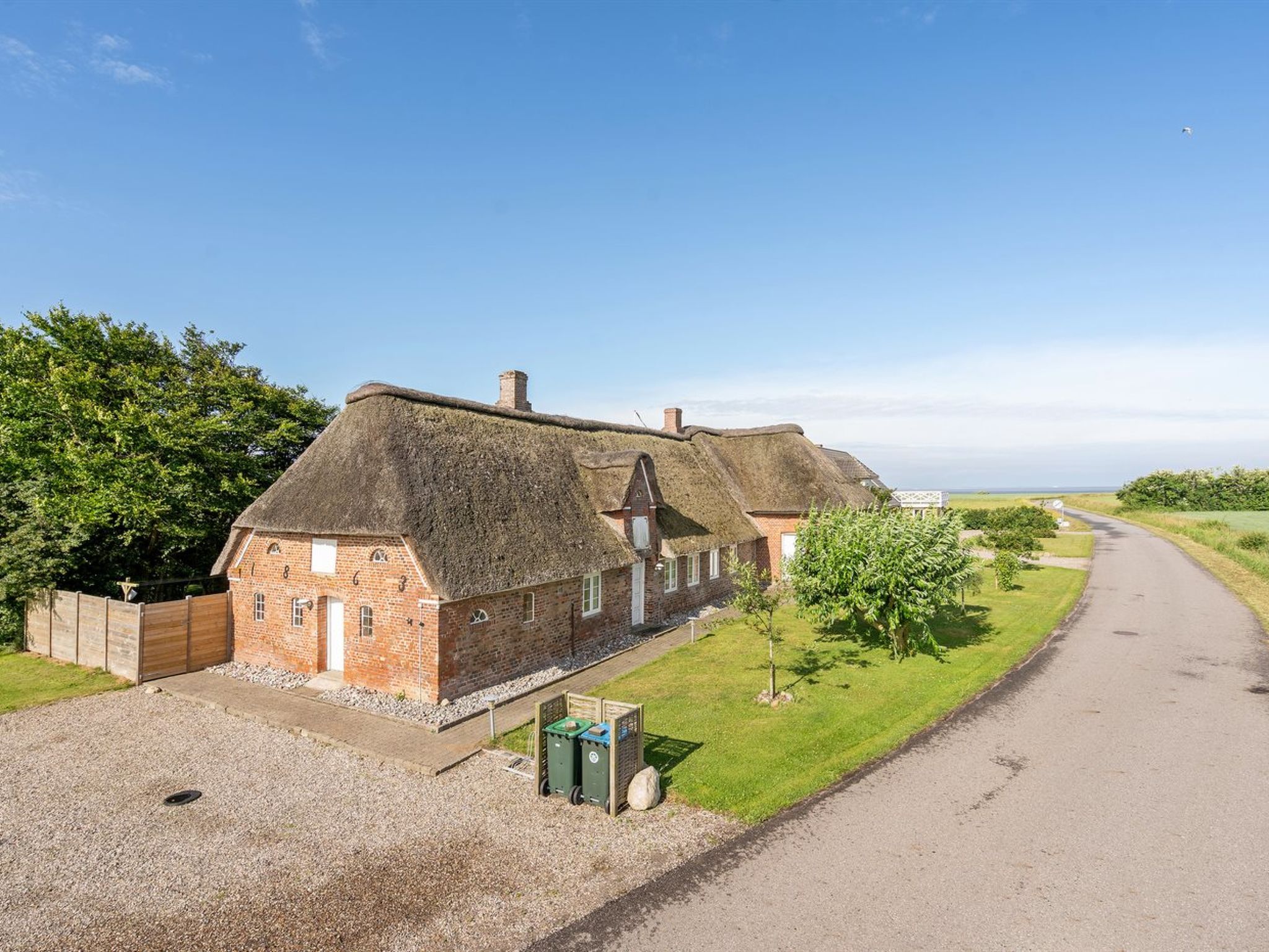 "Anje" - 16km from the sea - Buiten
