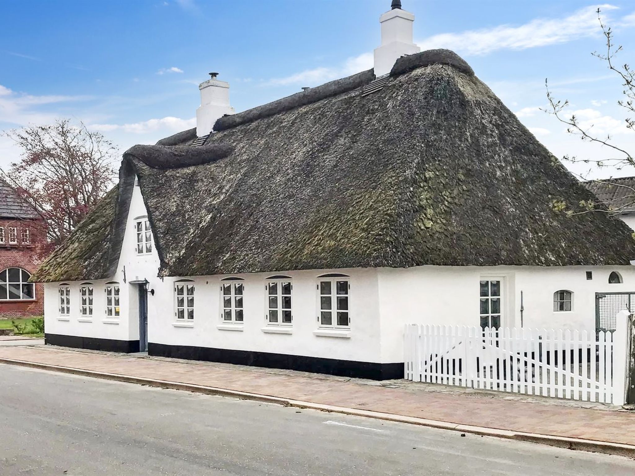 "Maelle" - 25km from the sea-Buiten