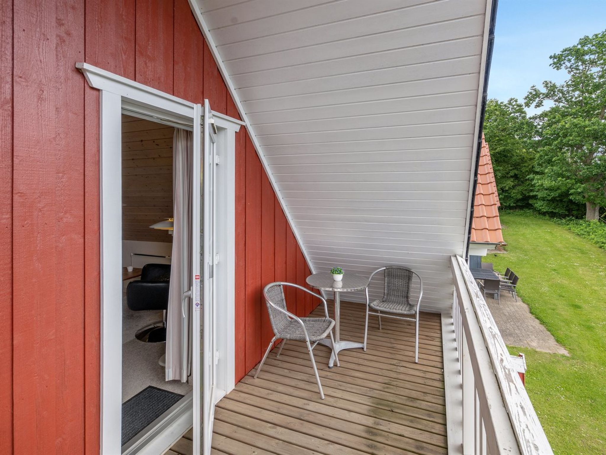 "Uffe" - 100m to the fjord — Terrace (5 of 29)