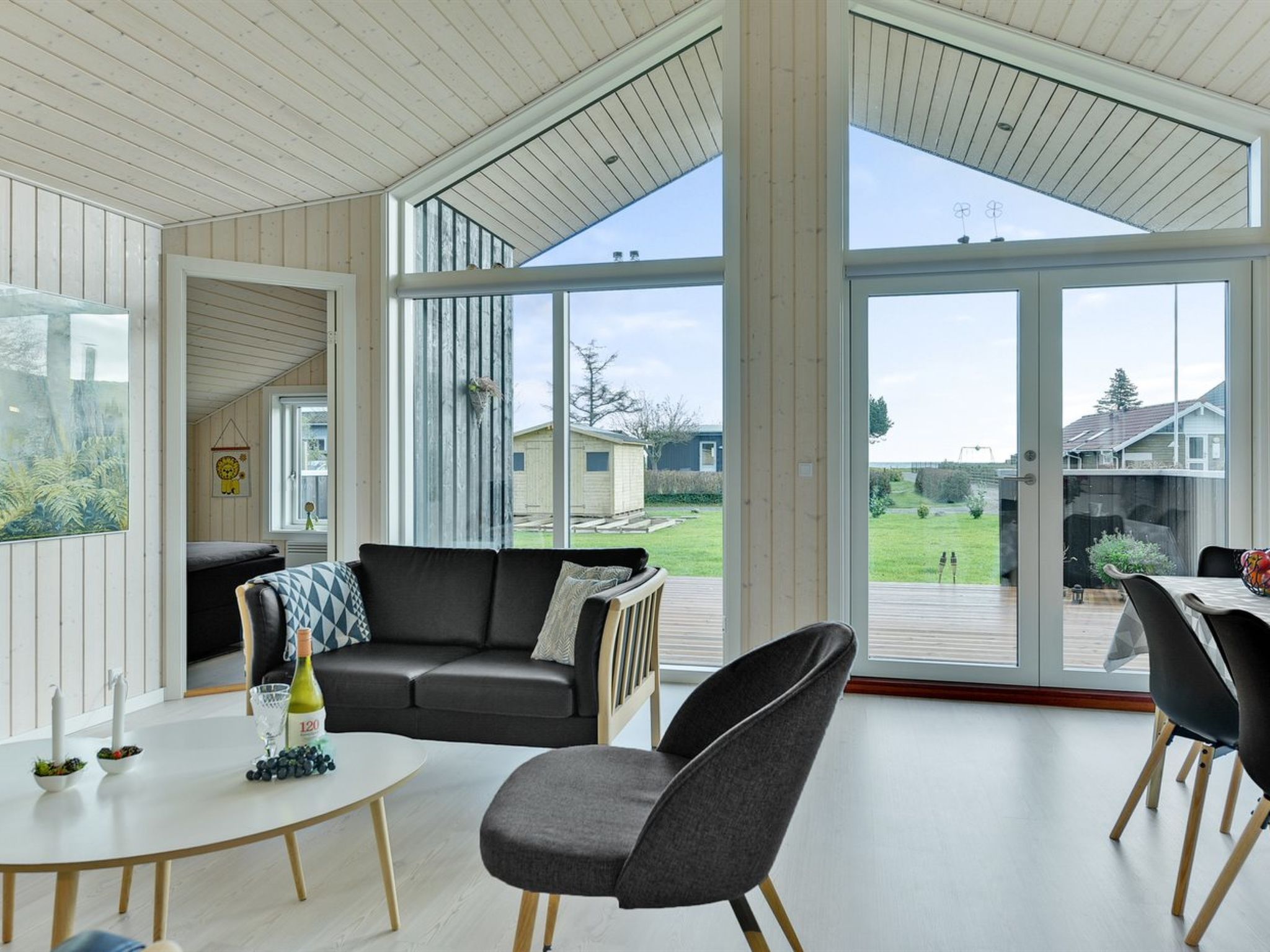 "Sighfrith" - 150m from the sea-Binnen